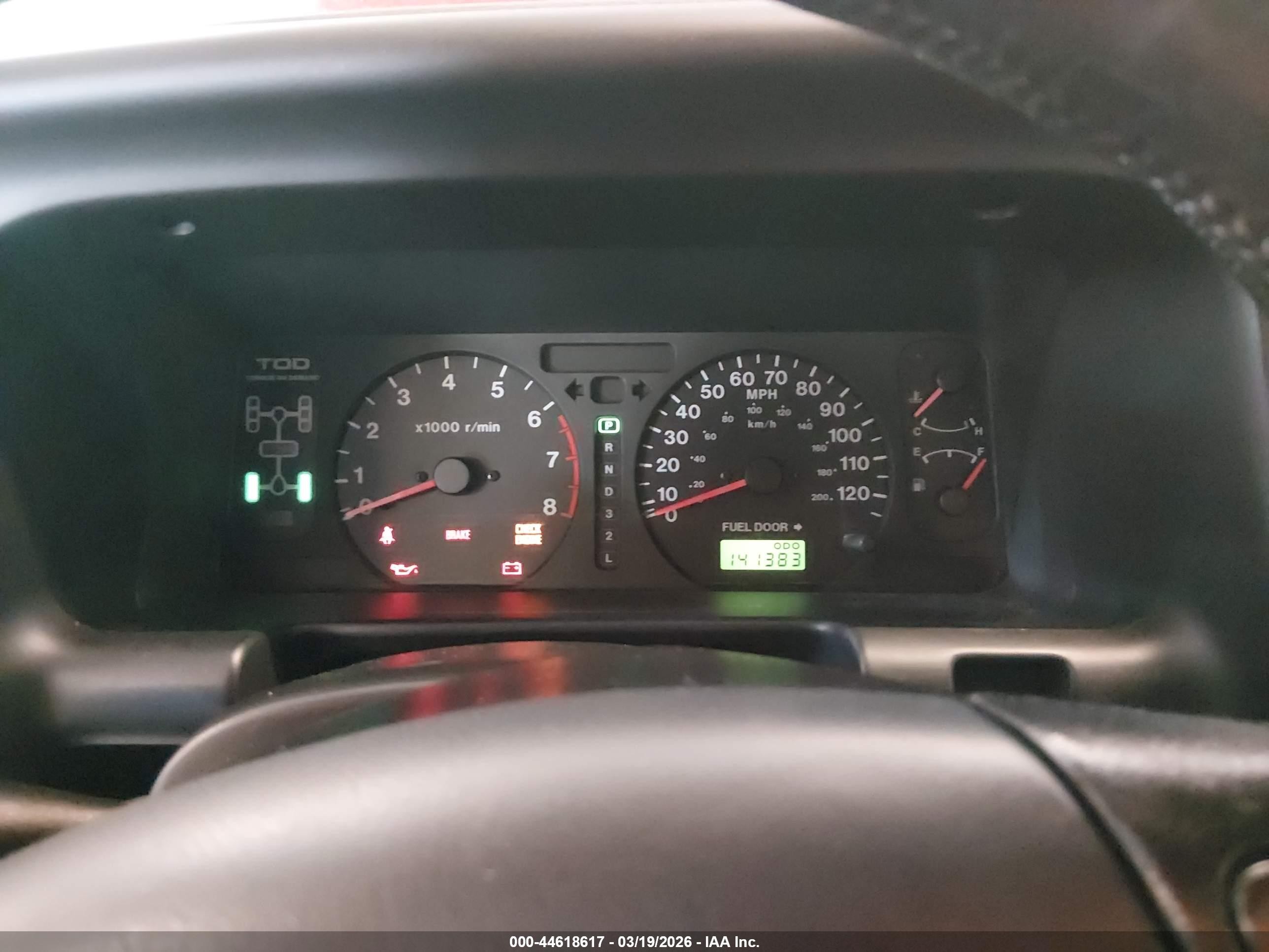 1999 Isuzu Trooper S Red vin: JACDJ58X5X7917349