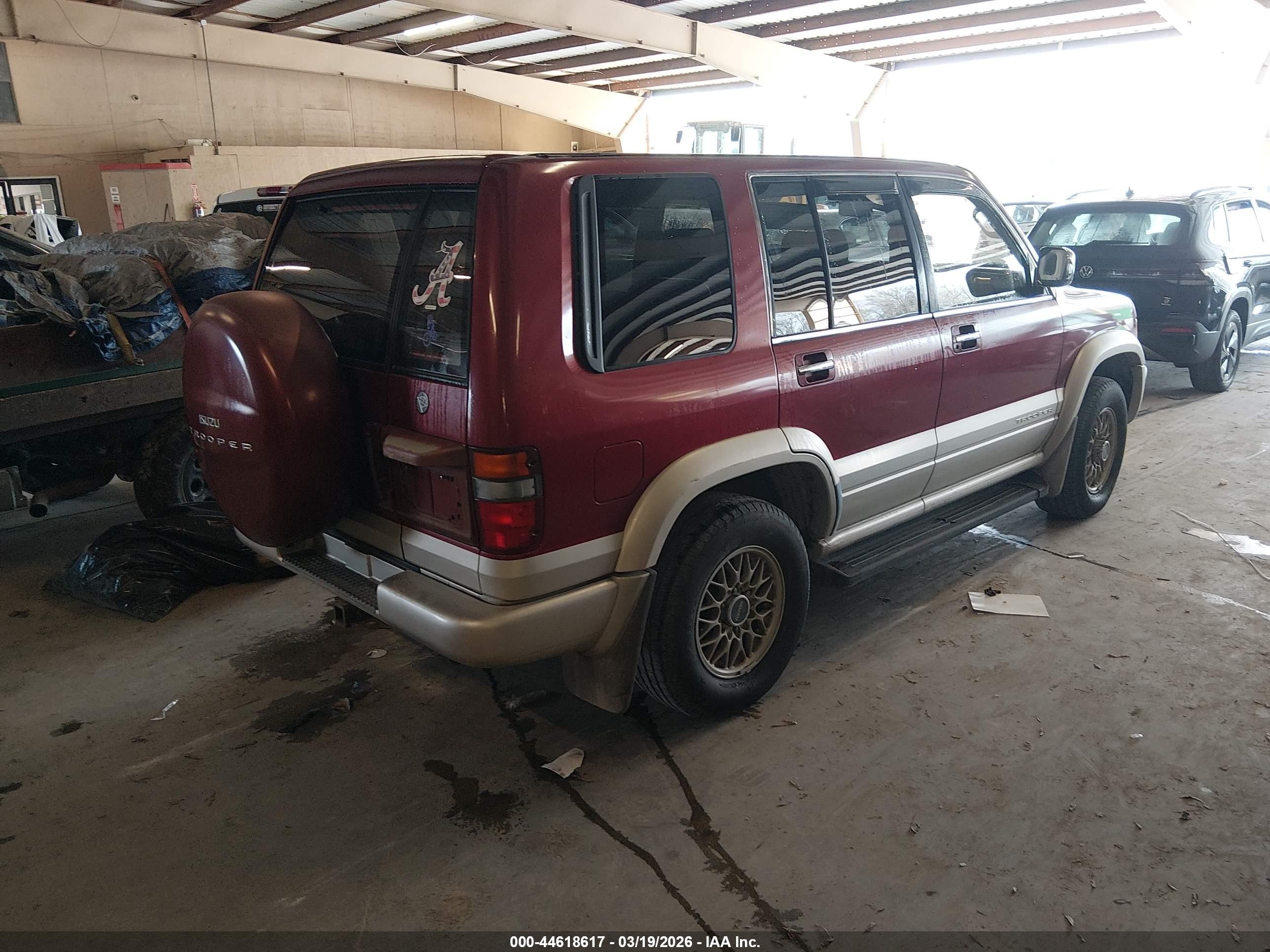 1999 Isuzu Trooper S Red vin: JACDJ58X5X7917349