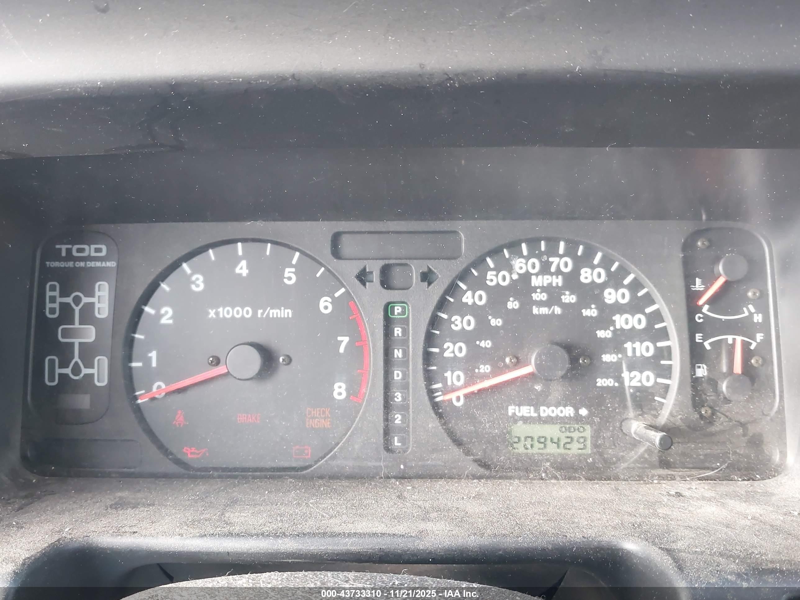 1999 Isuzu Trooper S White vin: JACDJ58X7X7918860