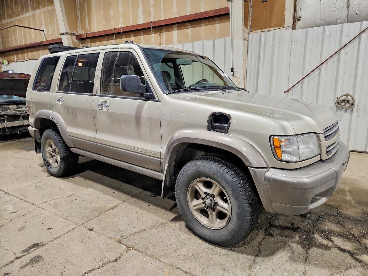 2001 Isuzu Trooper S Silver vin: JACDJ58X817J11318