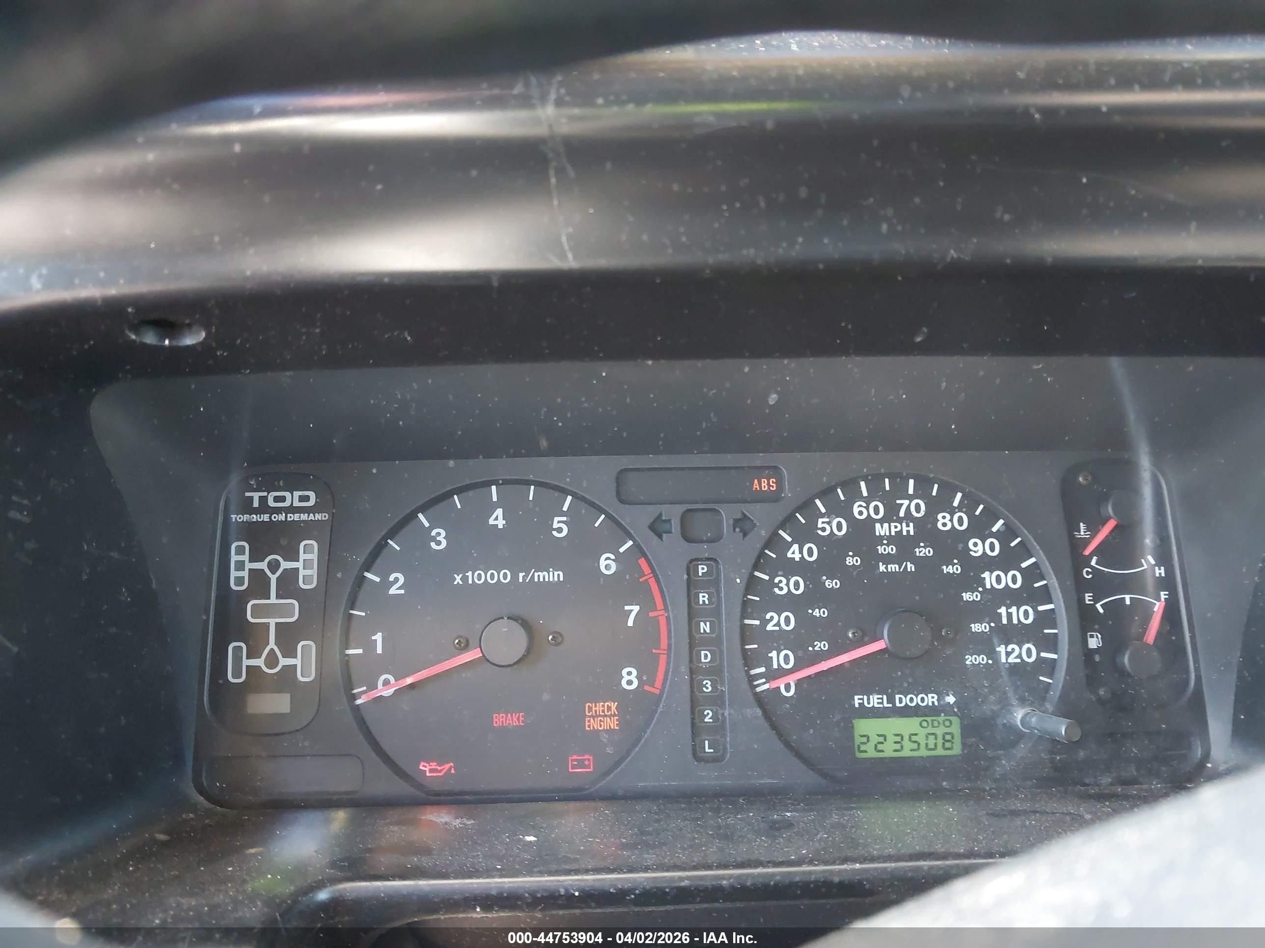 1999 Isuzu Trooper S Серебряный vin: JACDJ58X9X7910537