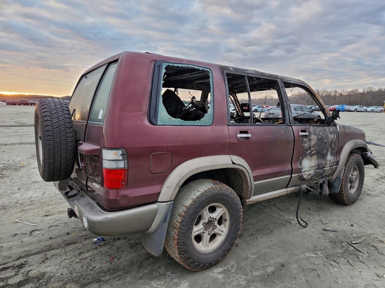 2002 Isuzu Trooper S Burgundy vin: JACDS58X127J03527
