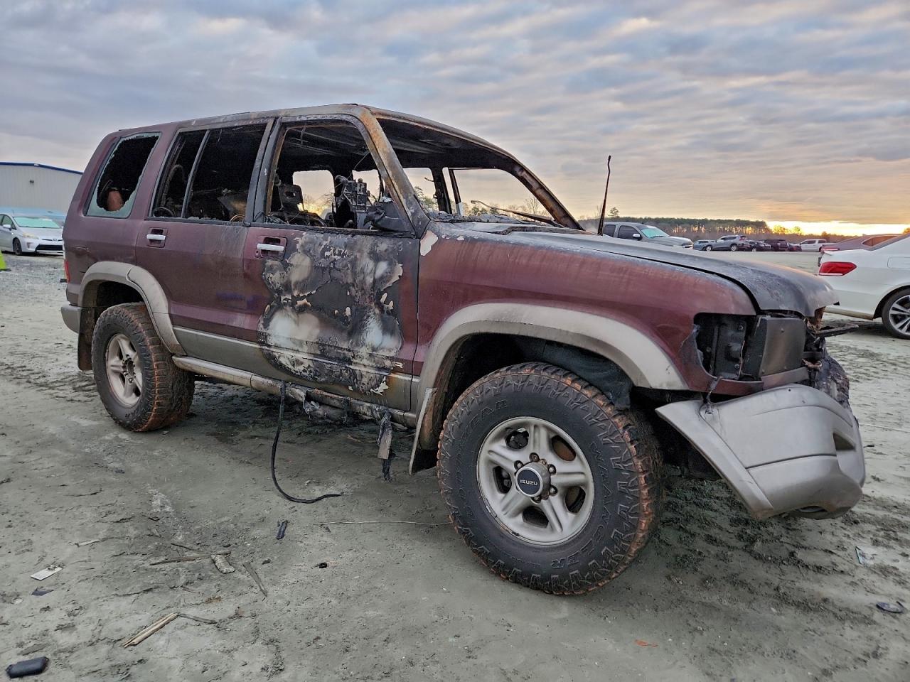 2002 Isuzu Trooper S Burgundy vin: JACDS58X127J03527
