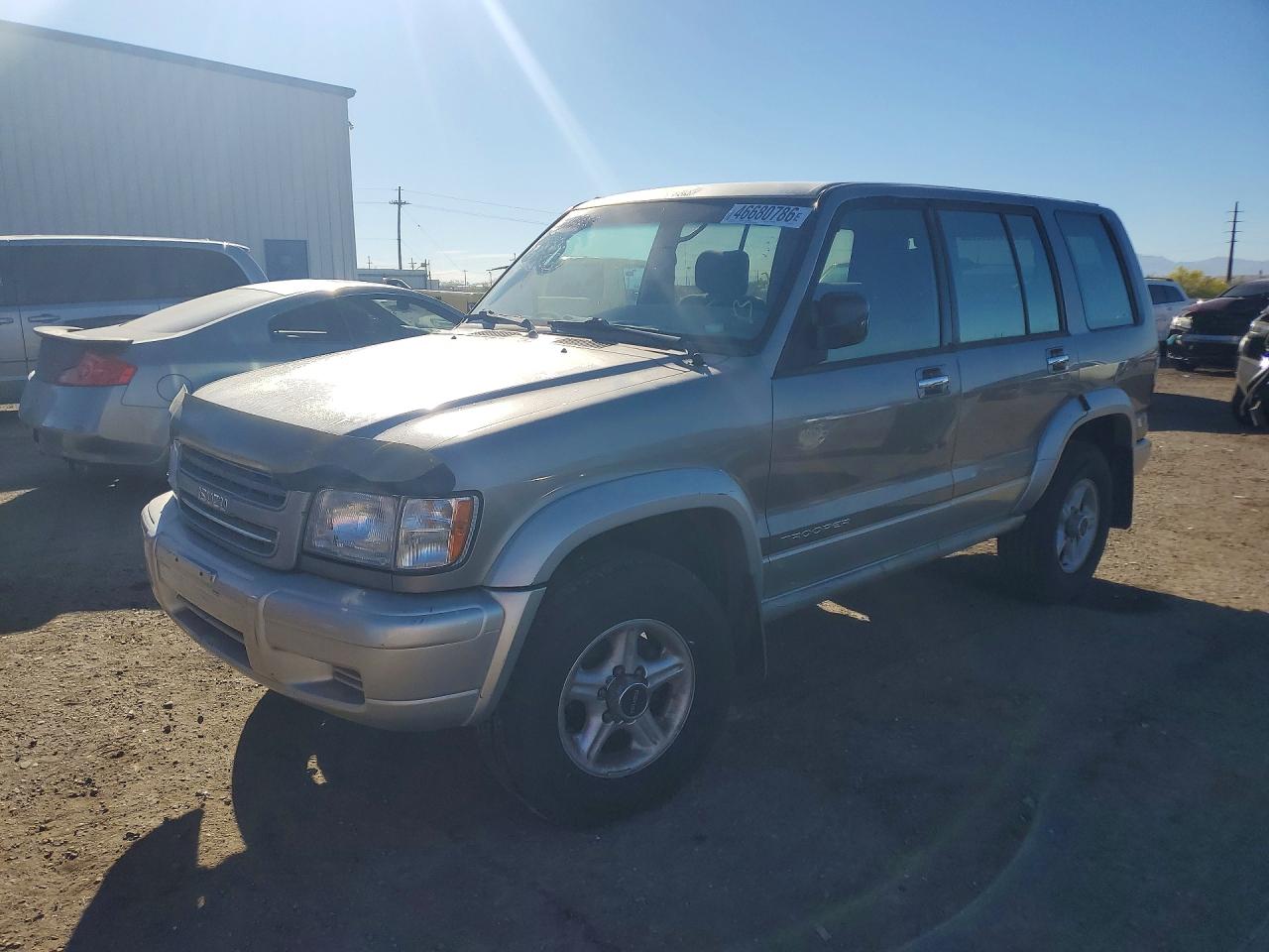 2002 Isuzu Trooper S Gold vin: JACDS58X927J00925