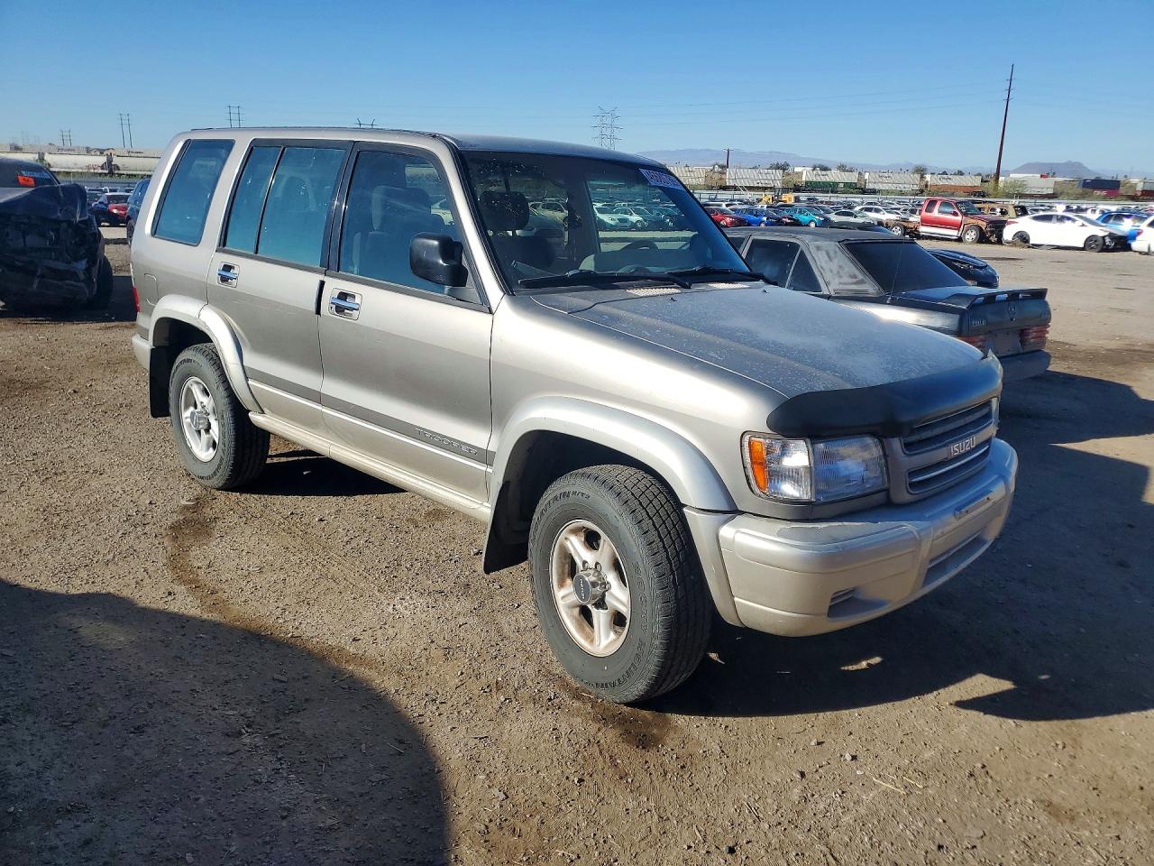 2002 Isuzu Trooper S Gold vin: JACDS58X927J00925
