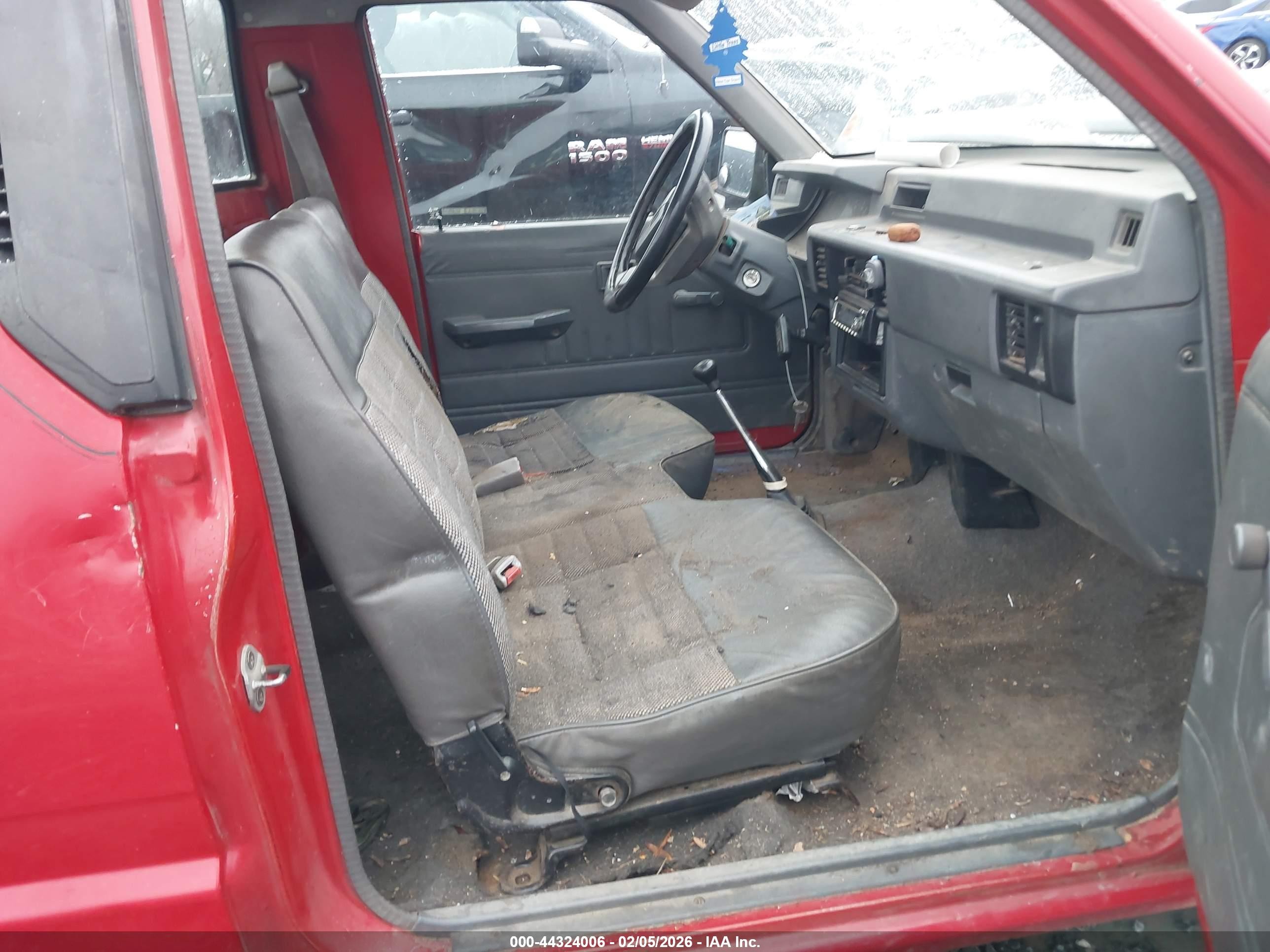 1990 Dodge Ram 50   Red vin: JB7FL24W8LP032461