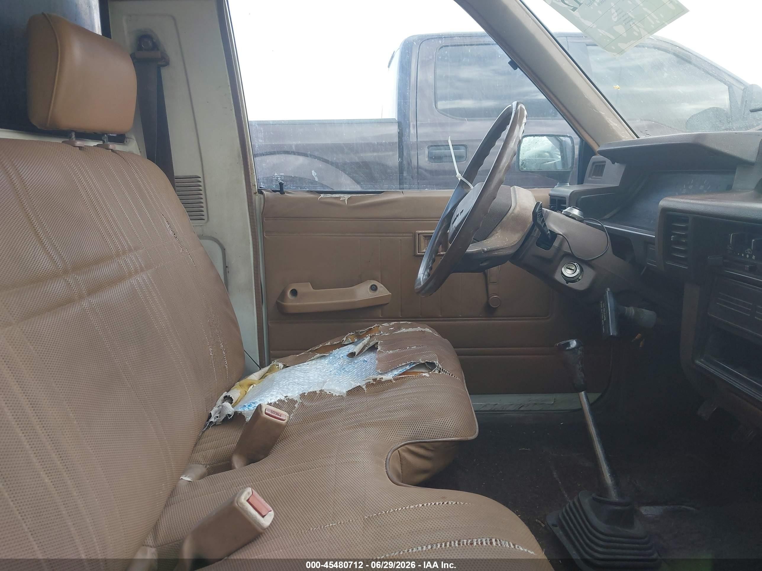 1988 Dodge Ram 50   White vin: JB7FL29E3JP103398