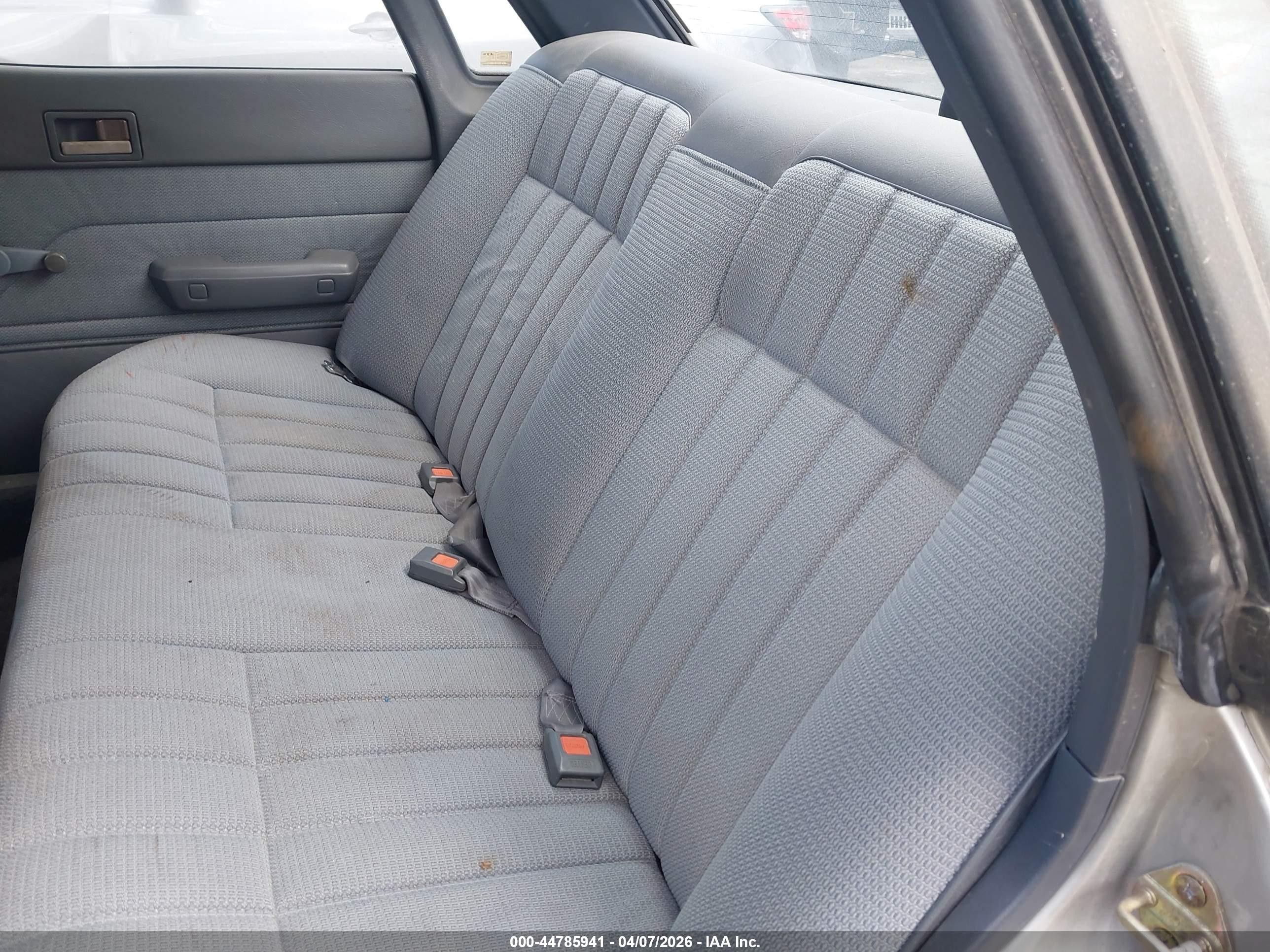 1987 Subaru Dl   Silver vin: JF1AC42B2HC235257