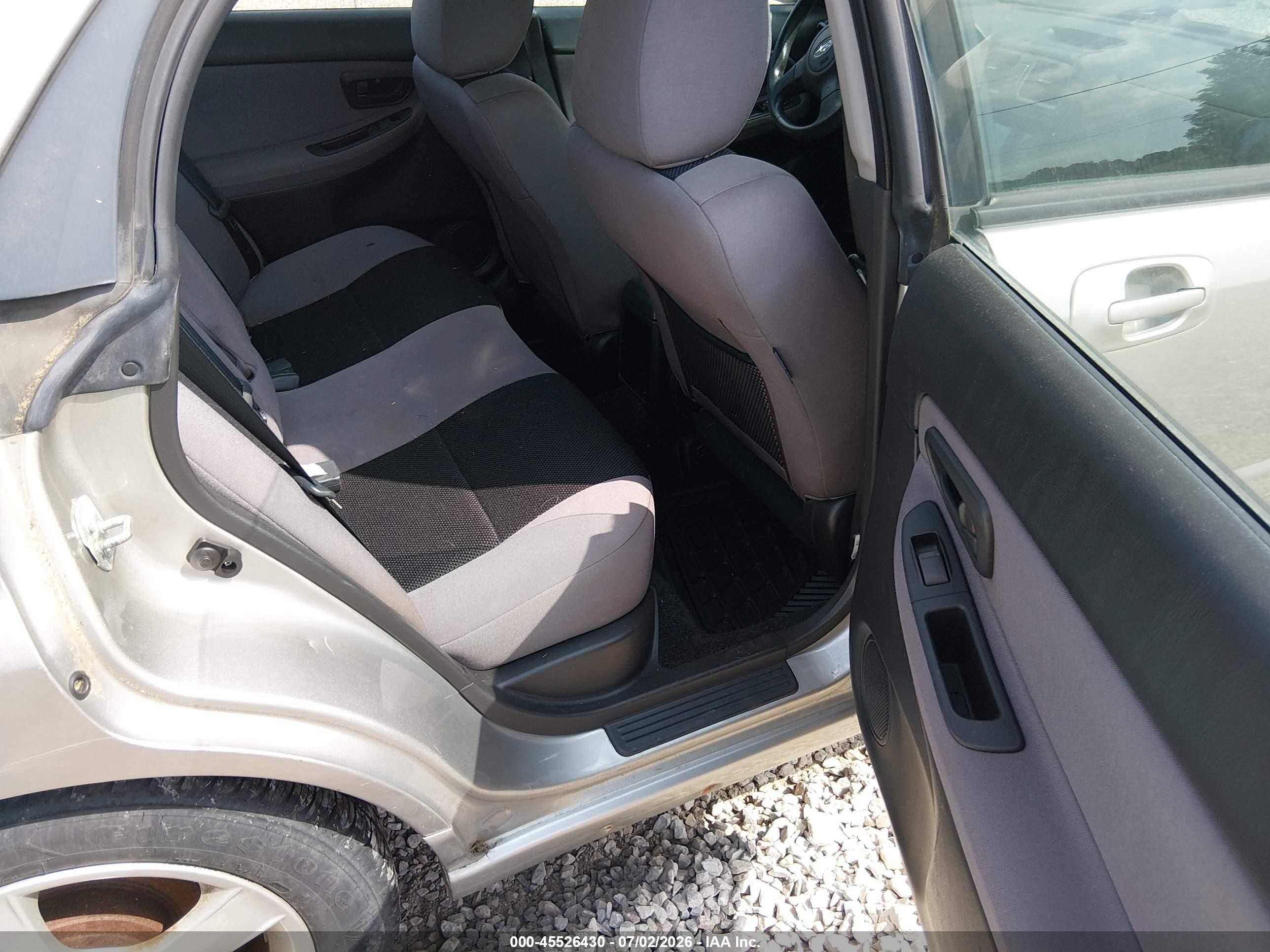 2007 Subaru Impreza 2.5i Silver vin: JF1GD61637H512202