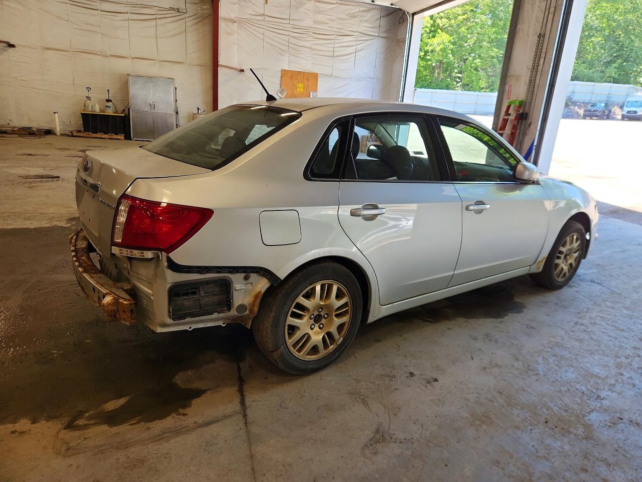 2010 Subaru Impreza 2.5i Silver vin: JF1GE6A61AG517067