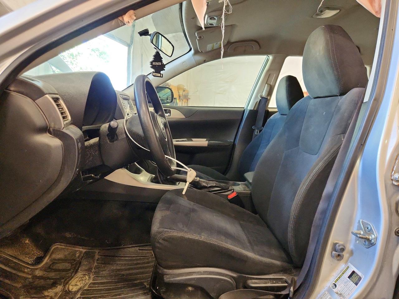 2010 Subaru Impreza 2.5i Silver vin: JF1GE6A61AG517067