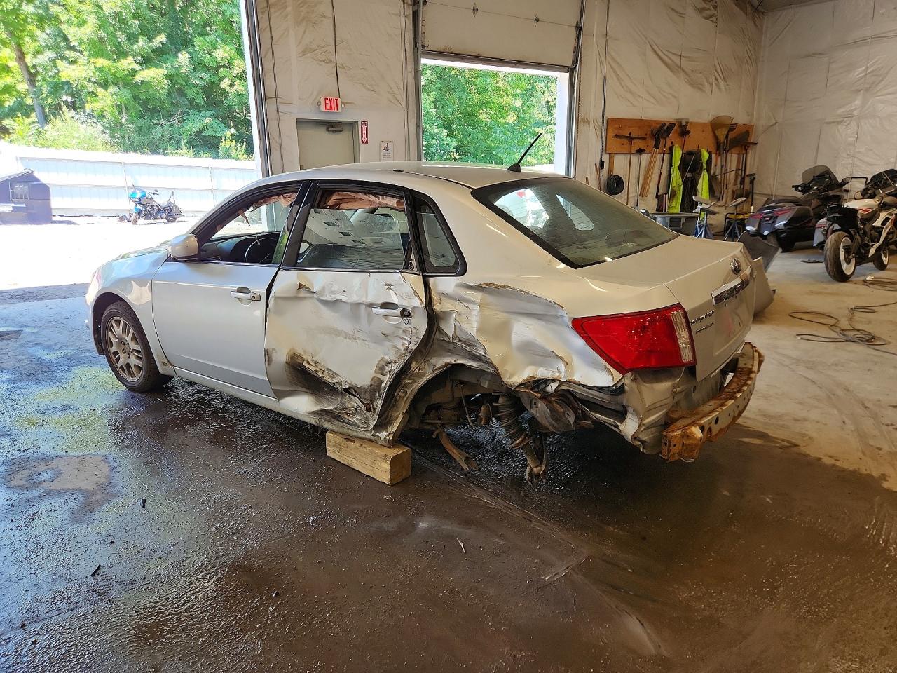 2010 Subaru Impreza 2.5i Silver vin: JF1GE6A61AG517067