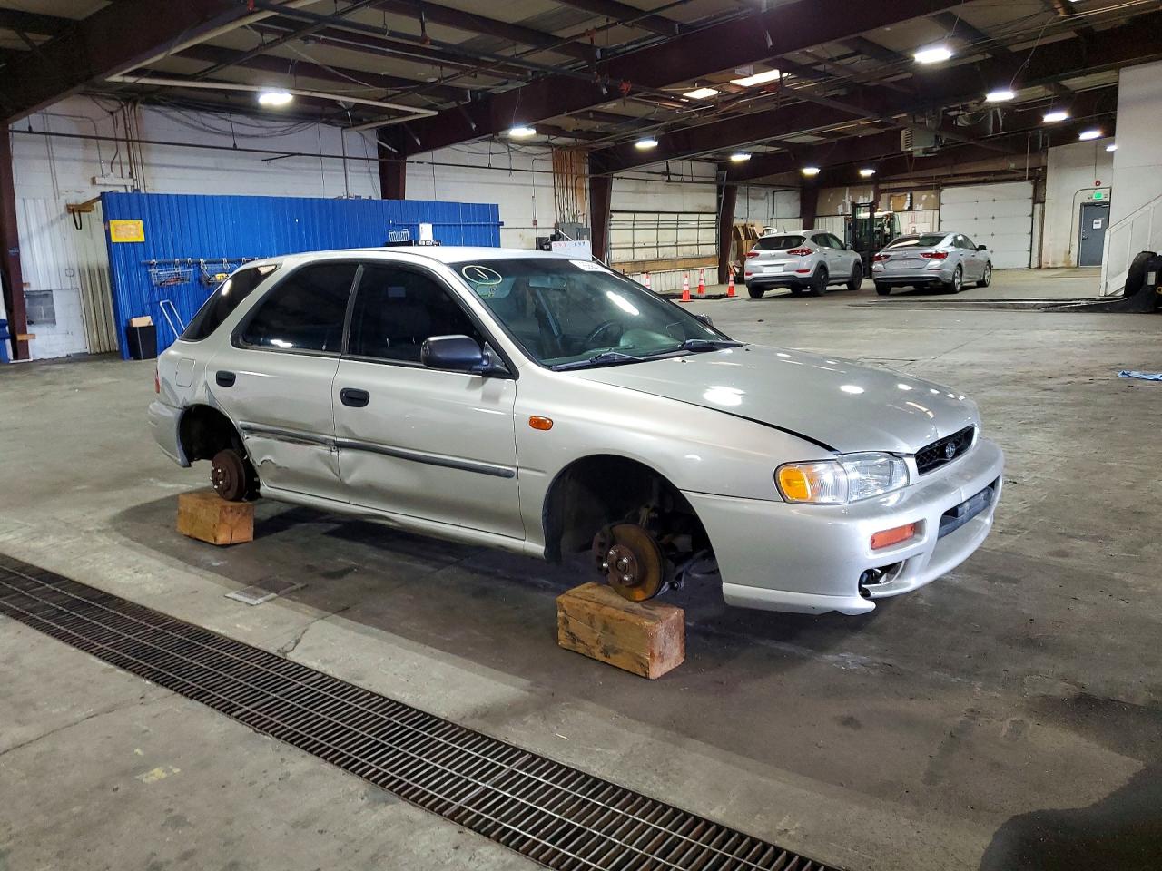 1999 Subaru Impreza L Silver vin: JF1GF4350XH804568