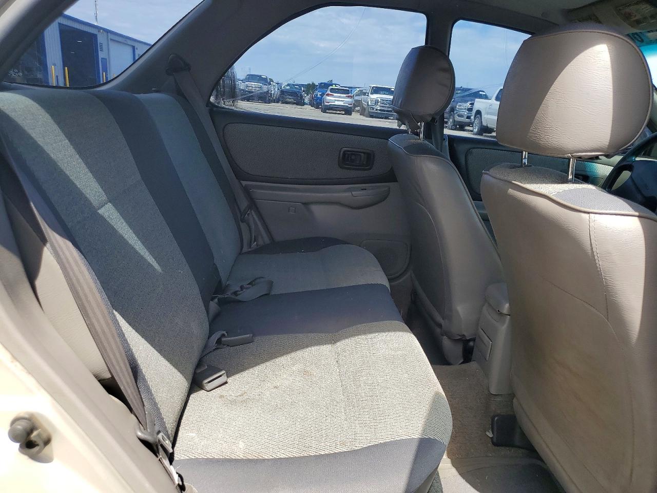 1999 Subaru Impreza L Silver vin: JF1GF4350XH804568