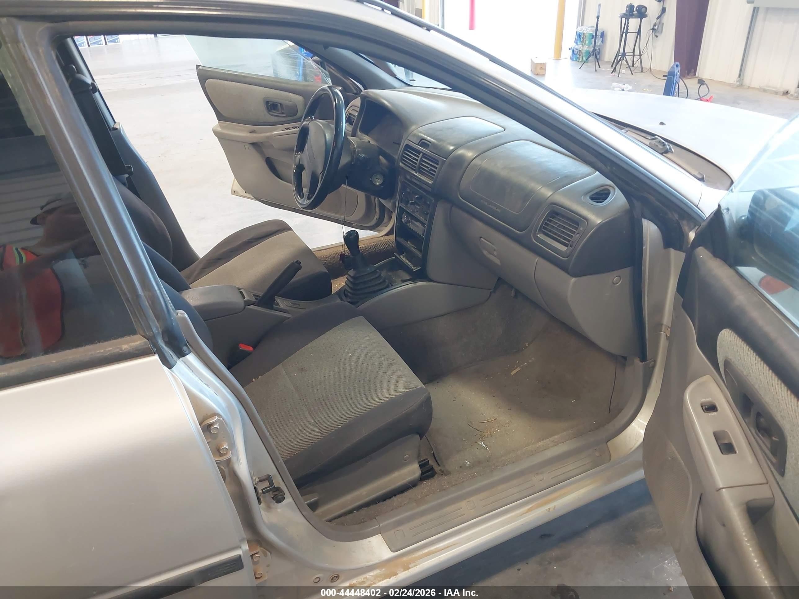 2001 Subaru Impreza L Silver vin: JF1GF43511G804270