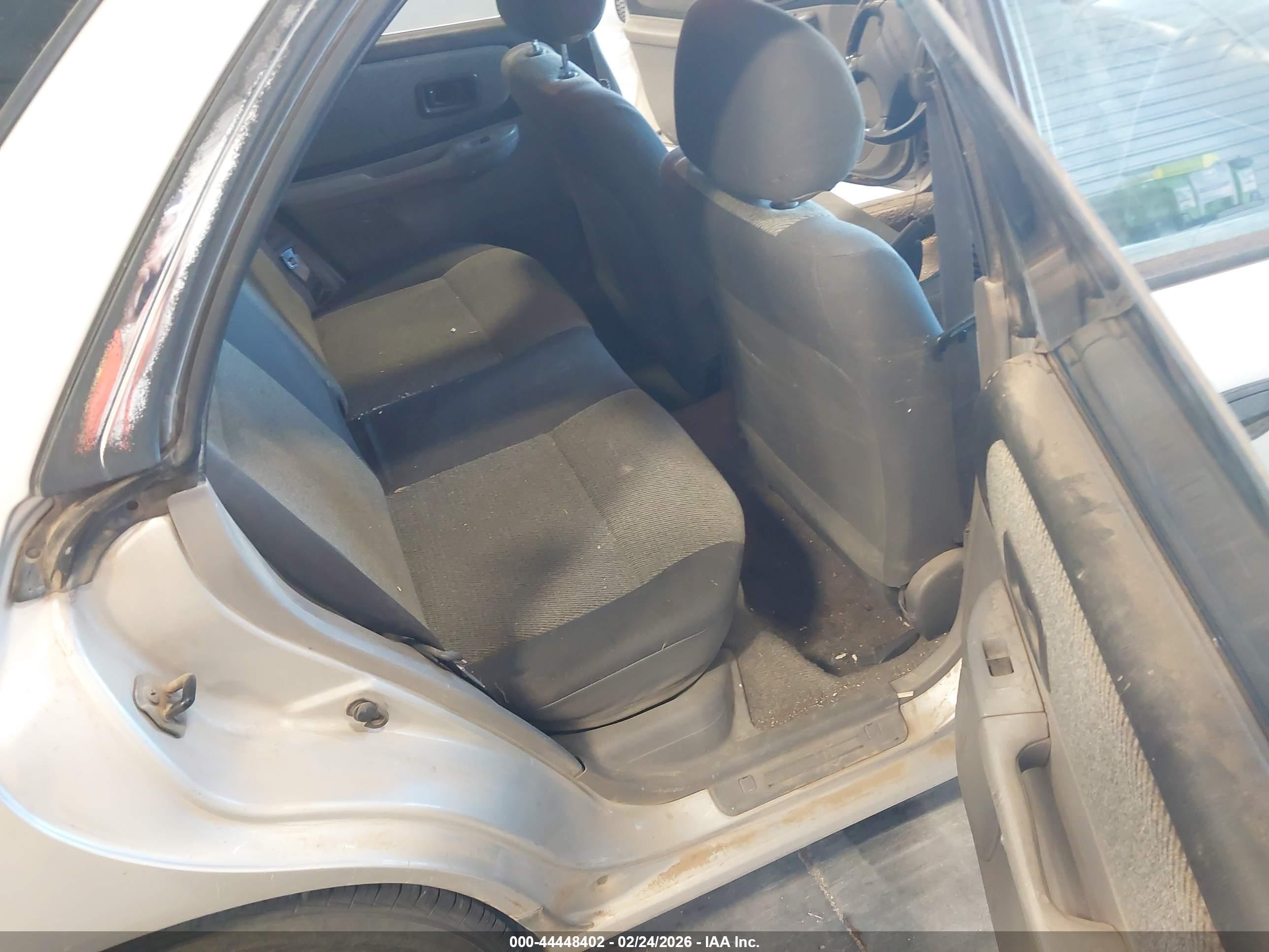 2001 Subaru Impreza L Silver vin: JF1GF43511G804270