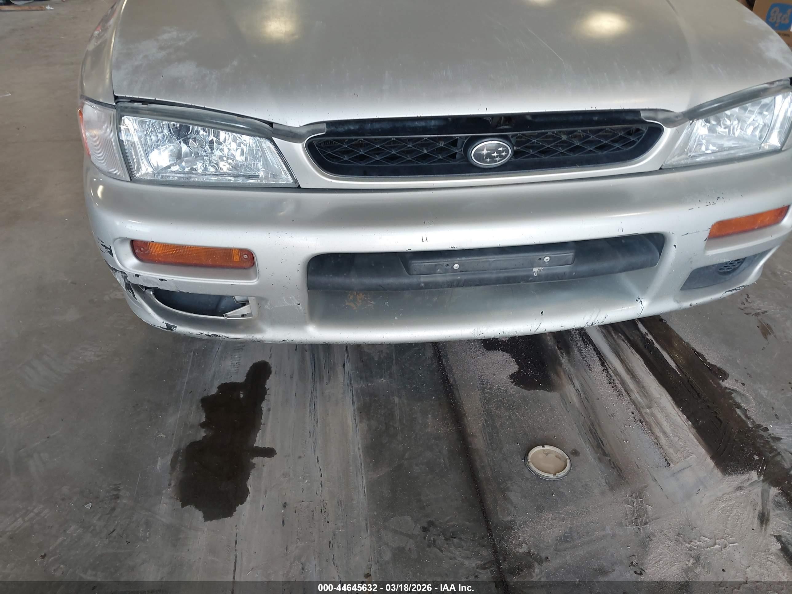 2001 Subaru Impreza L Silver vin: JF1GF43511G804270