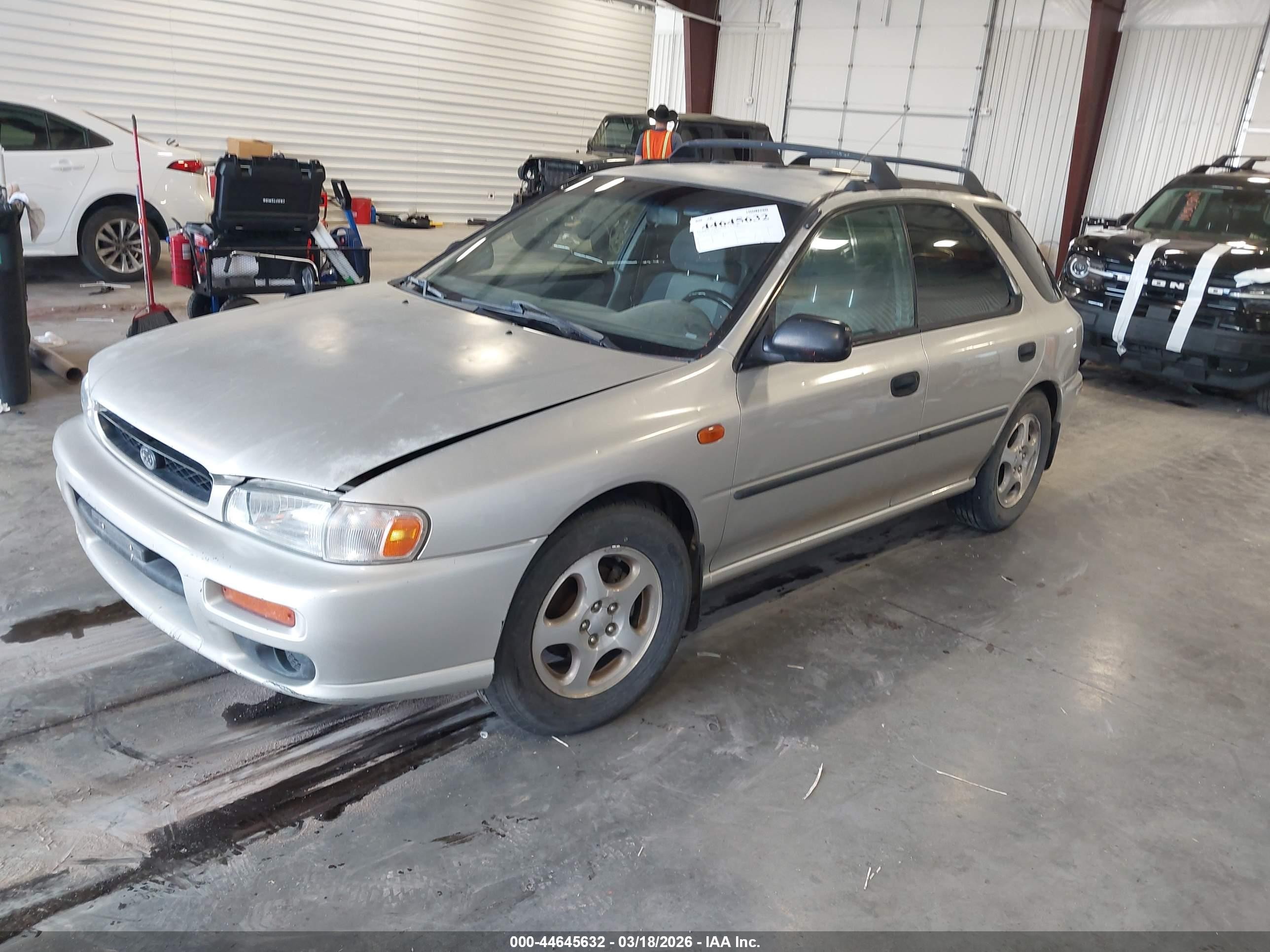 2001 Subaru Impreza L Silver vin: JF1GF43511G804270