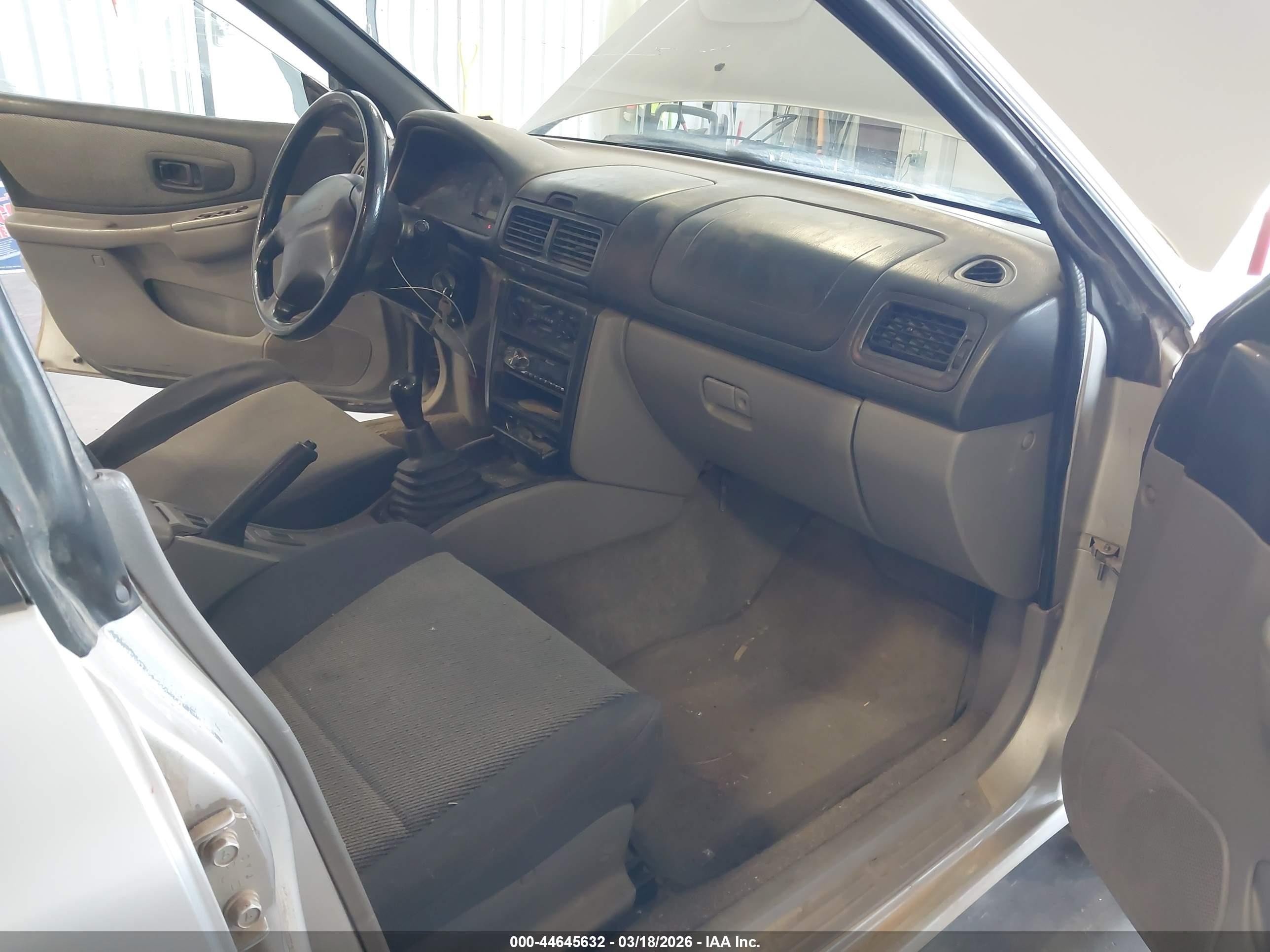 2001 Subaru Impreza L Silver vin: JF1GF43511G804270