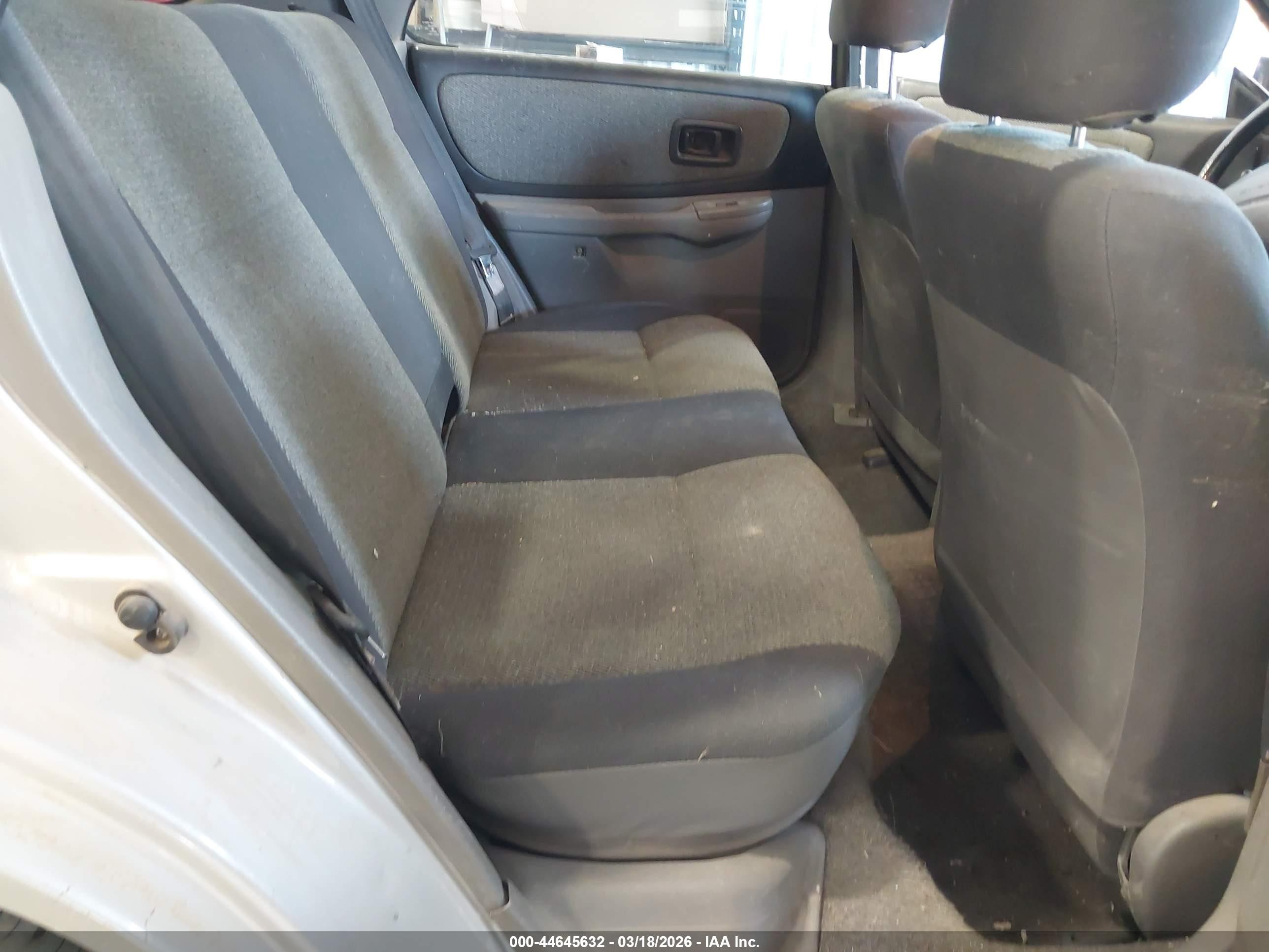 2001 Subaru Impreza L Silver vin: JF1GF43511G804270