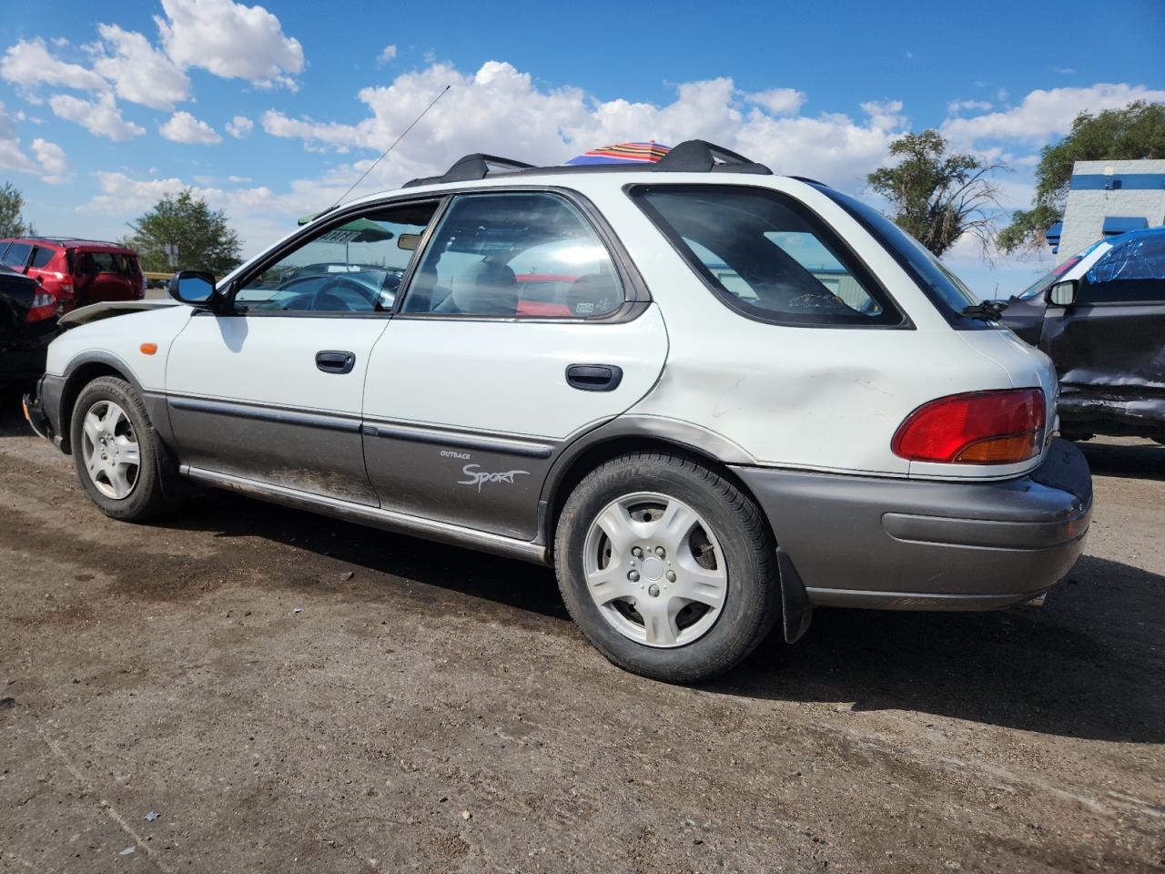1998 Subaru Impreza Outback White vin: JF1GF4854WH812664