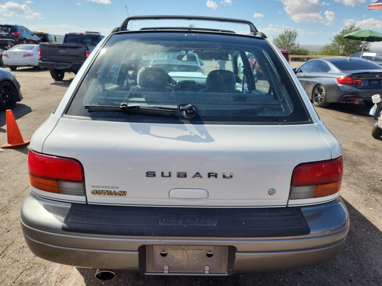 1998 Subaru Impreza Outback White vin: JF1GF4854WH812664