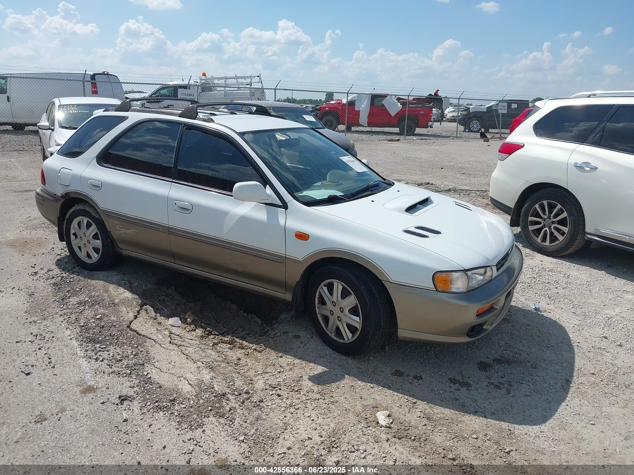 2001 Subaru Impreza Outback Sport   White vin: JF1GF48561G802412