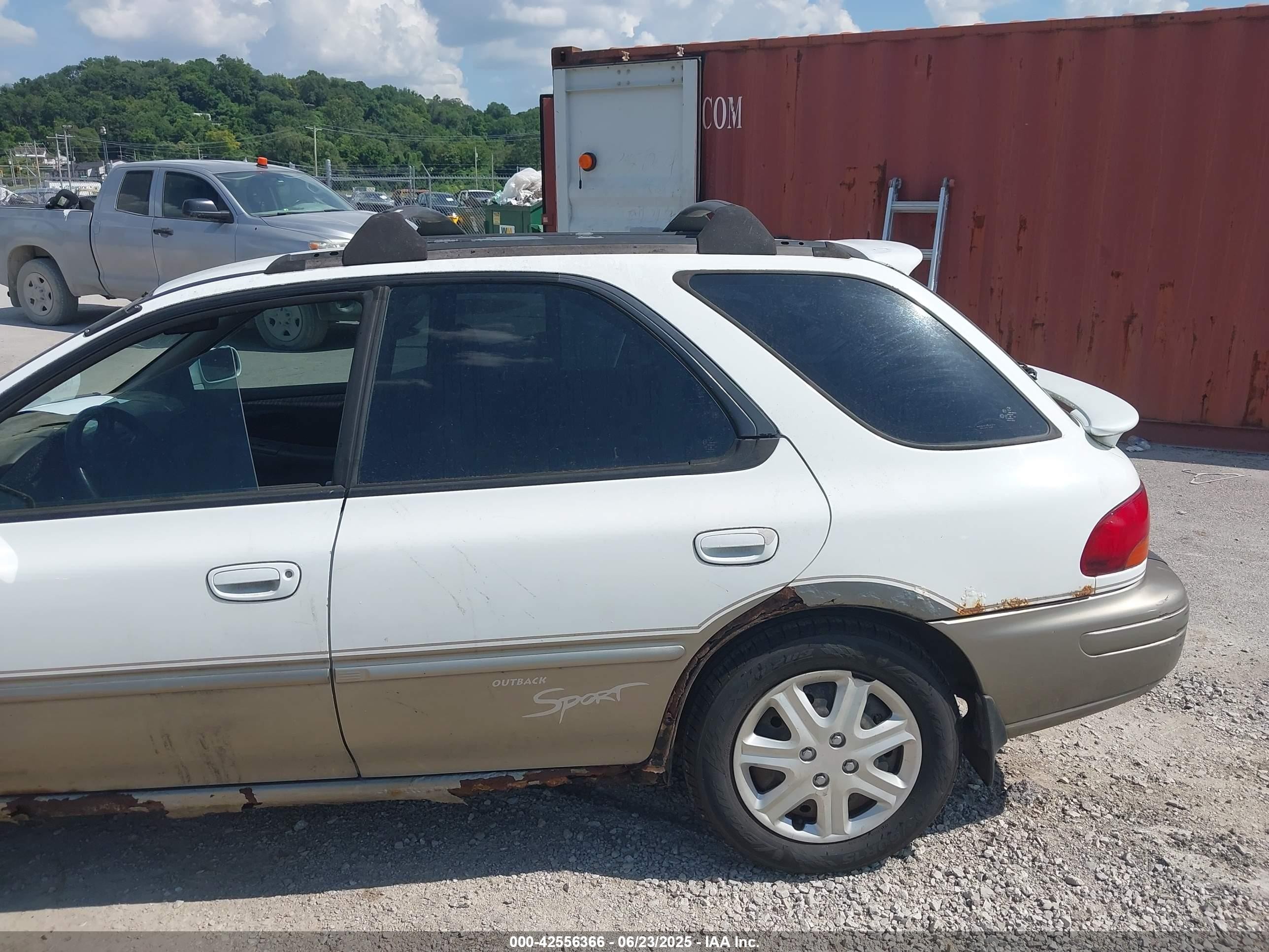 2001 Subaru Impreza Outback Sport   Белый vin: JF1GF48561G802412