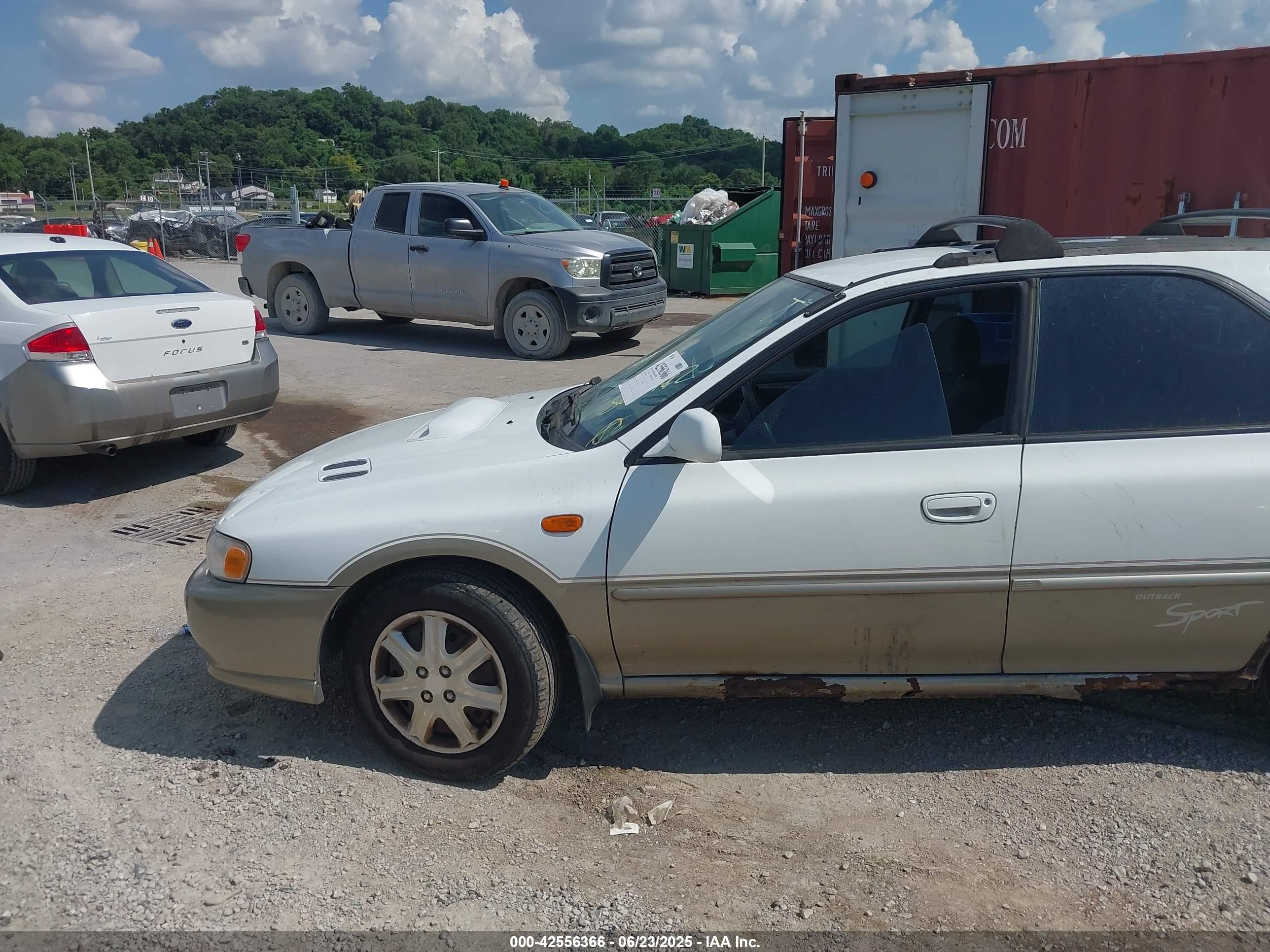 2001 Subaru Impreza Outback Sport   Белый vin: JF1GF48561G802412