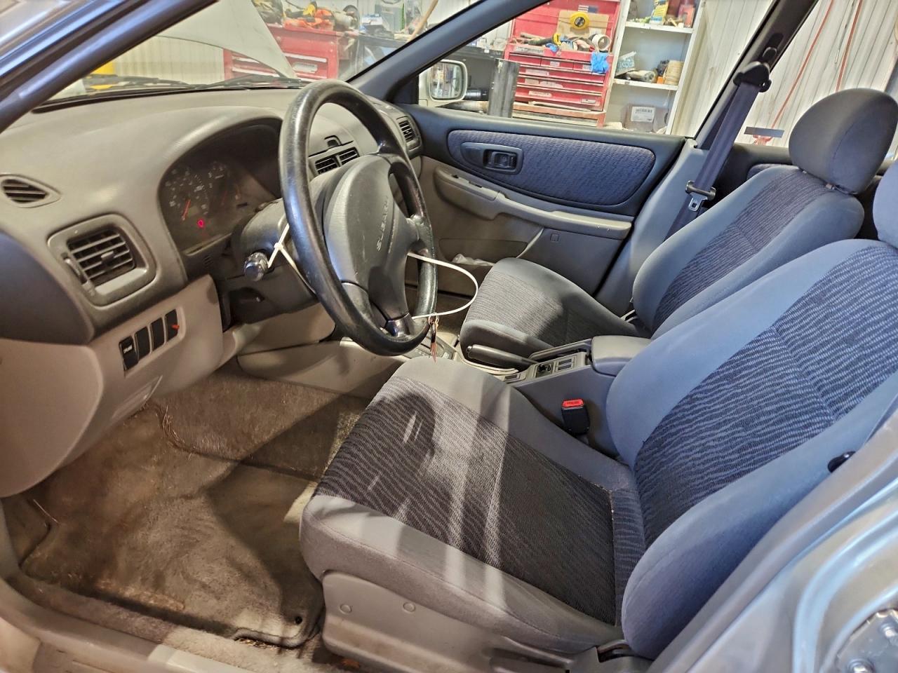 2001 Subaru Impreza Outback Sport Silver vin: JF1GF48591H804438
