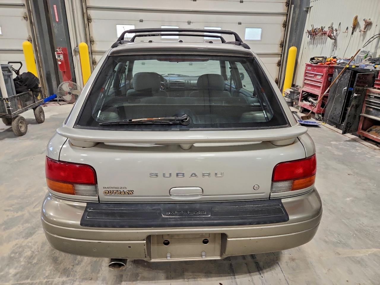 2001 Subaru Impreza Outback Sport Silver vin: JF1GF48591H804438