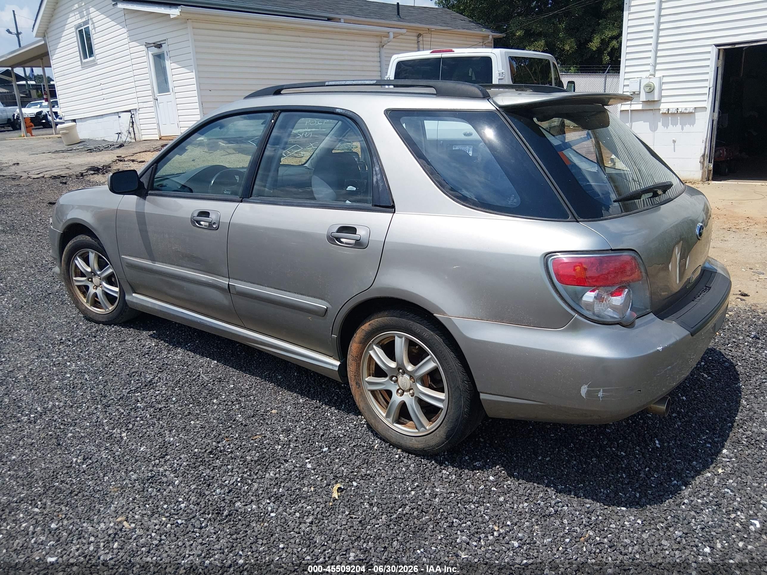 2006 Subaru Impreza Outback Sport   Champagne vin: JF1GG68636H820241