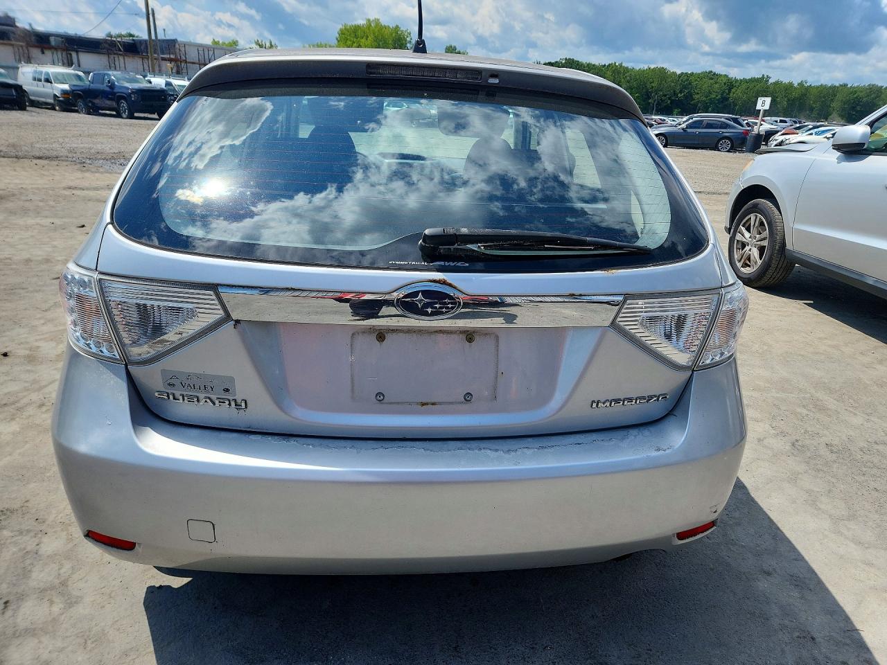 2008 Subaru Impreza 2.5i Silver vin: JF1GH61658H810644