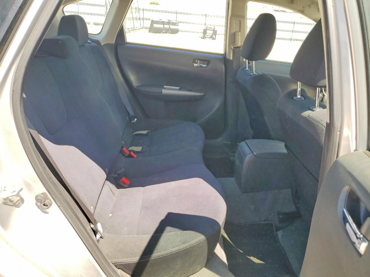 2008 Subaru Impreza 2.5i Silver vin: JF1GH61698G838470