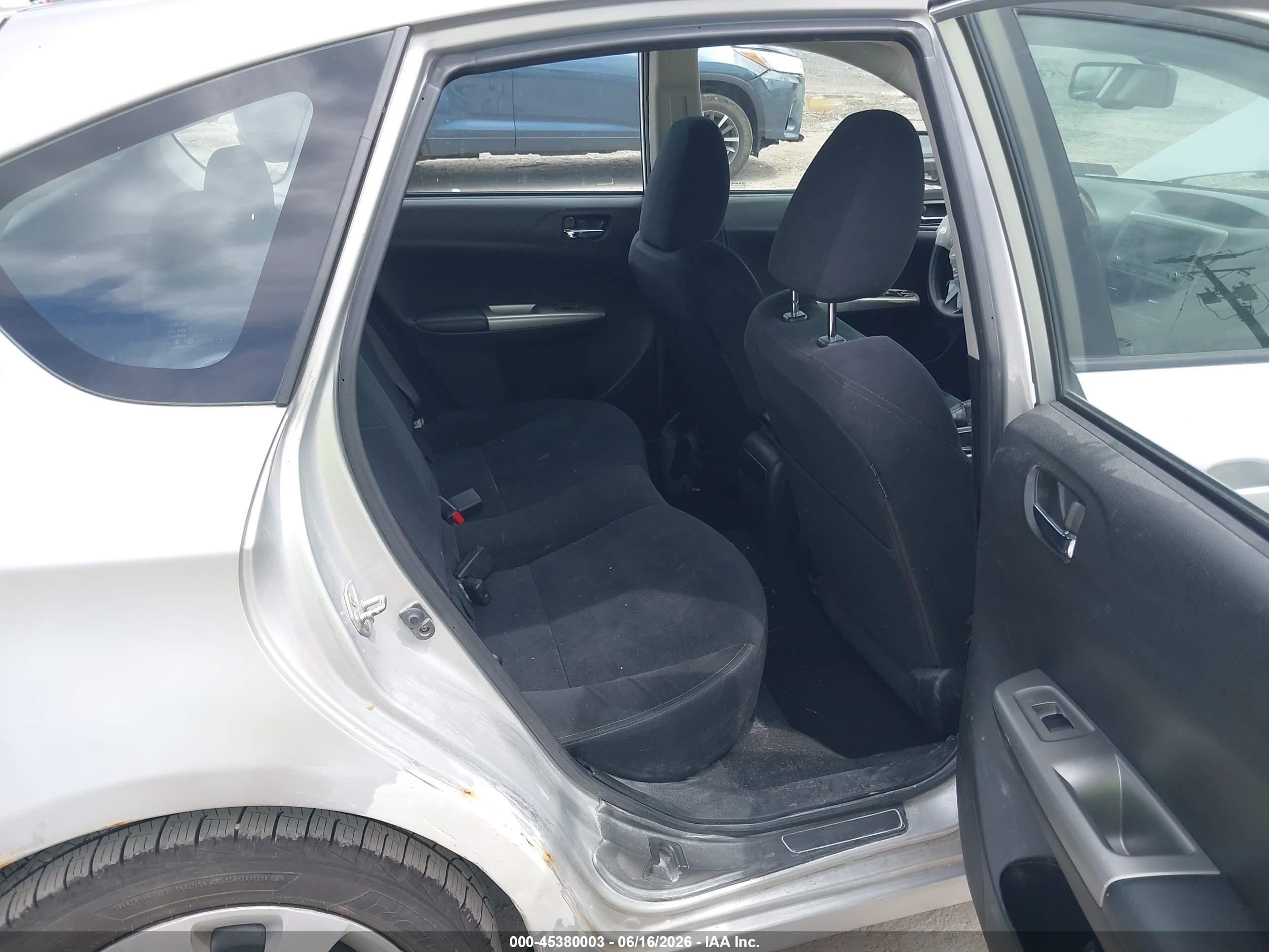 2010 Subaru Impreza 2.5i Серебряный vin: JF1GH6A63AH818666