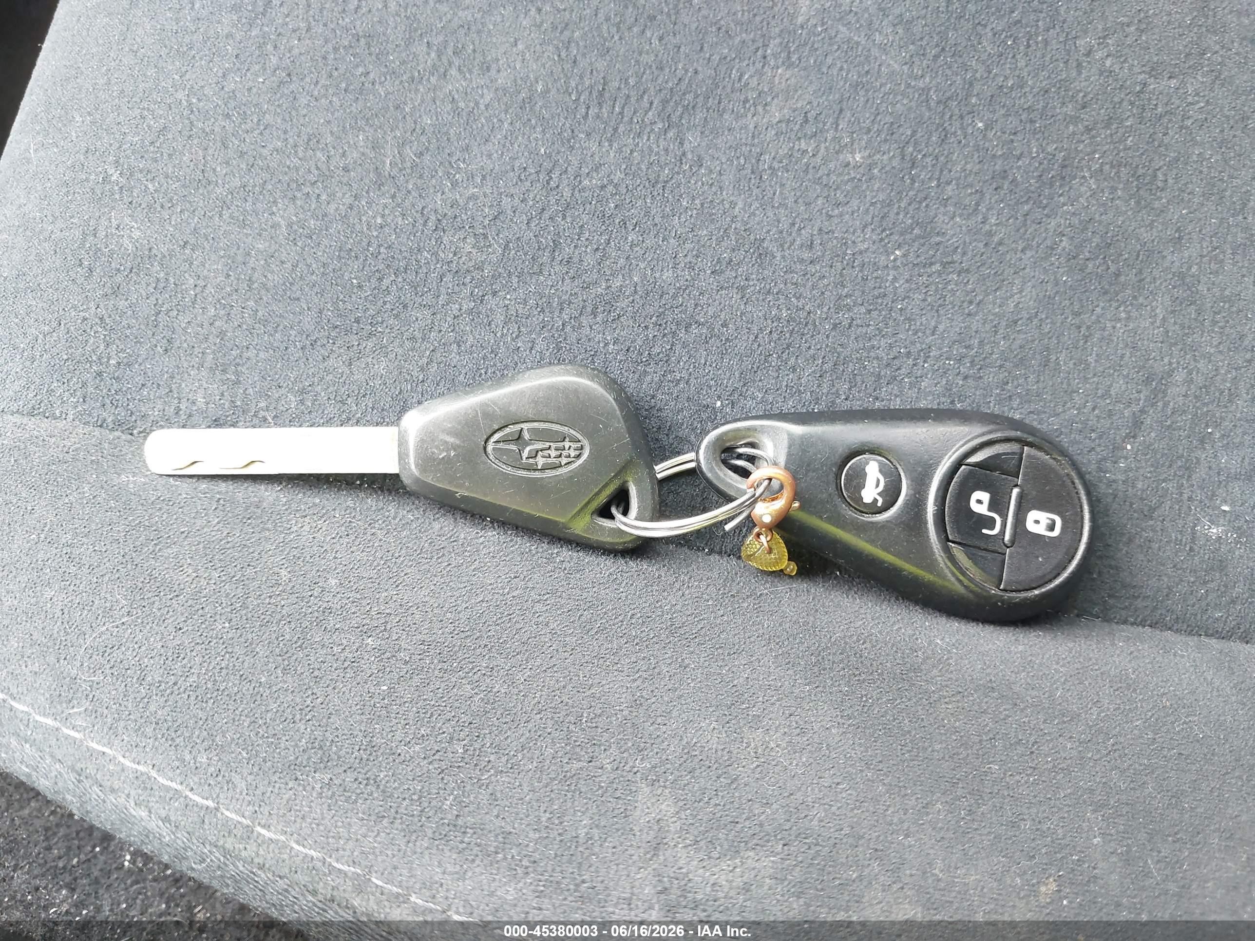 2010 Subaru Impreza 2.5i Серебряный vin: JF1GH6A63AH818666