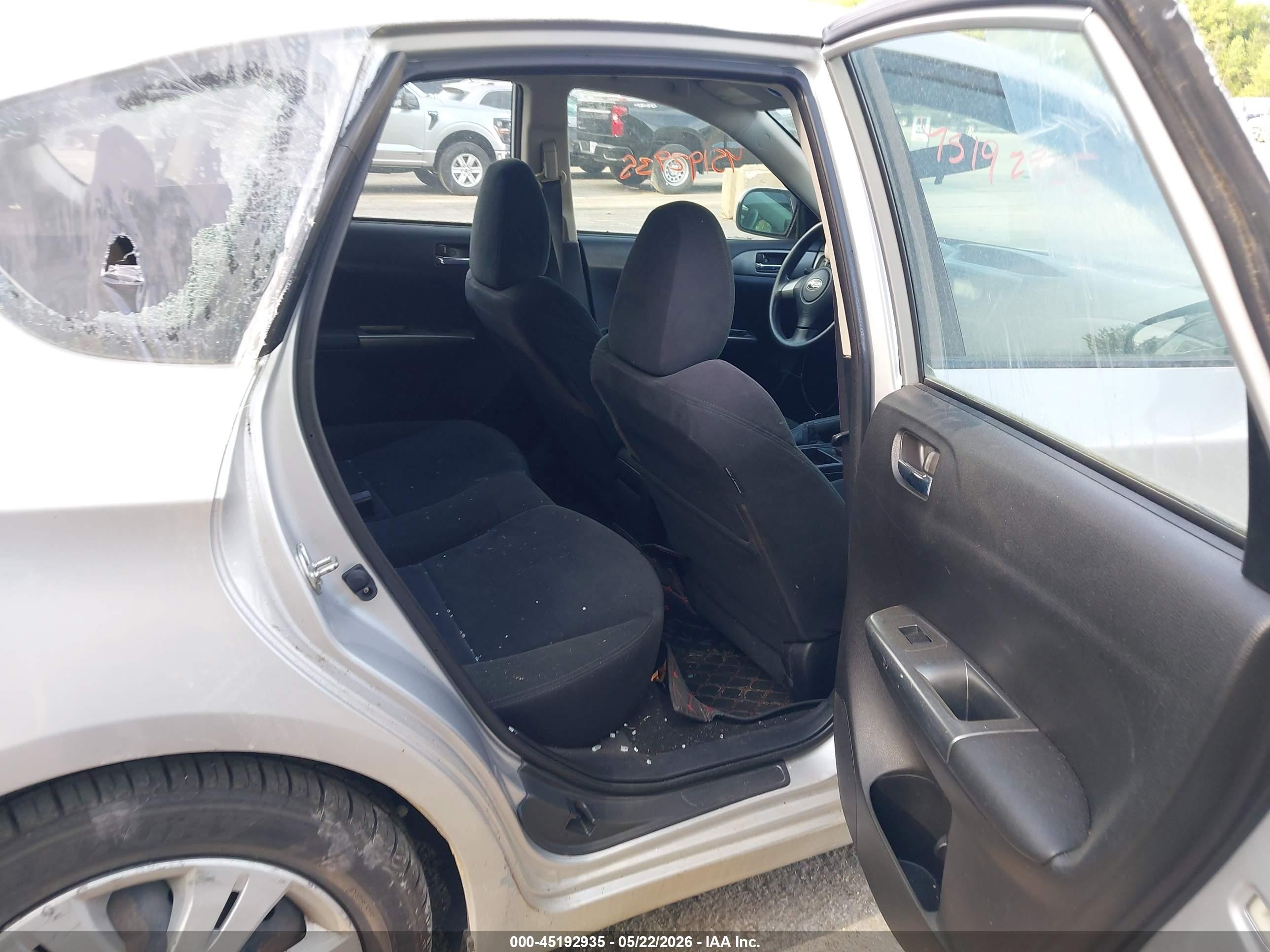 2011 Subaru Impreza 2.5i Silver vin: JF1GH6A67BH800222