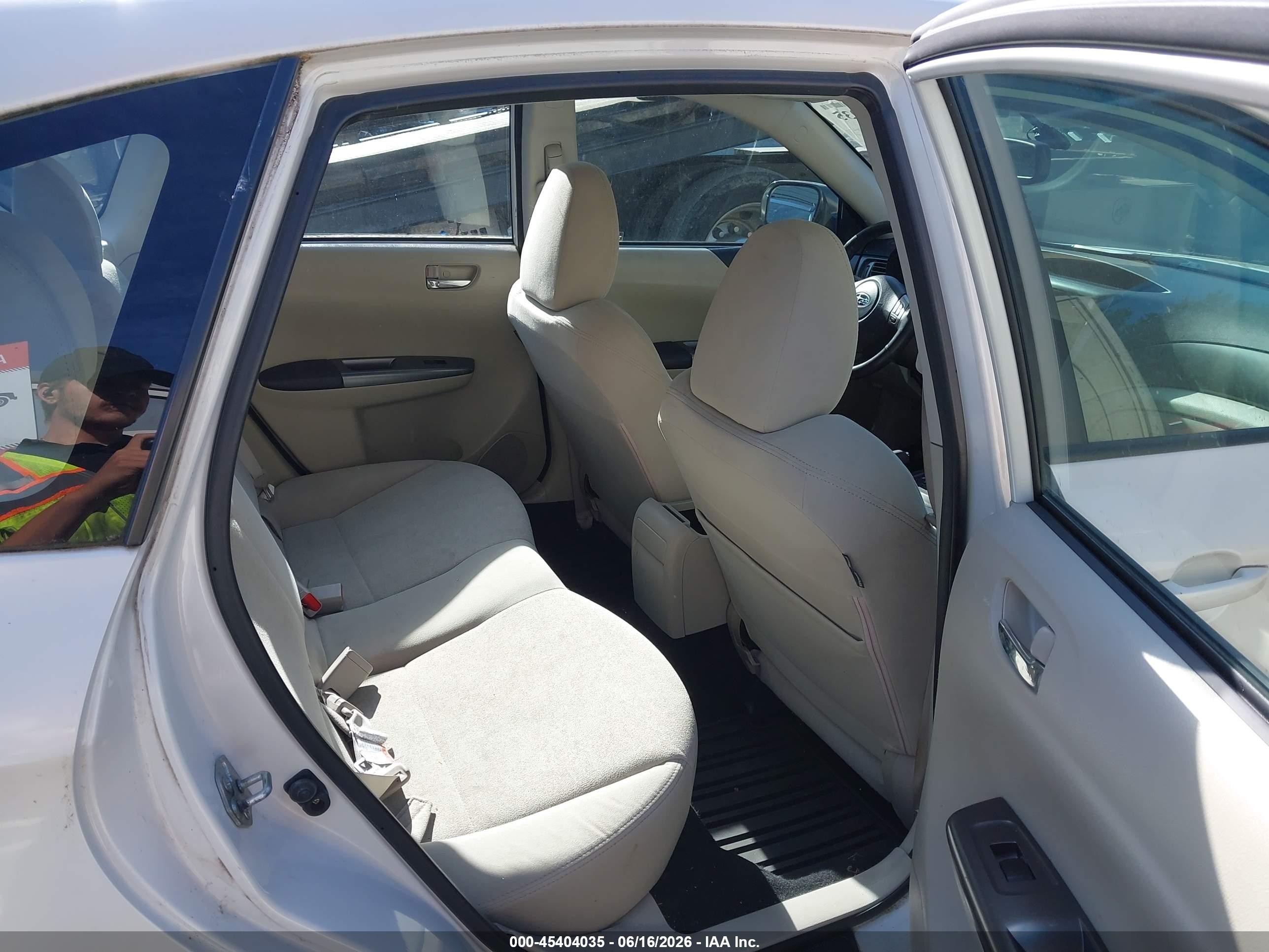 2011 Subaru Impreza 2.5i Premium White vin: JF1GH6B66BH825496