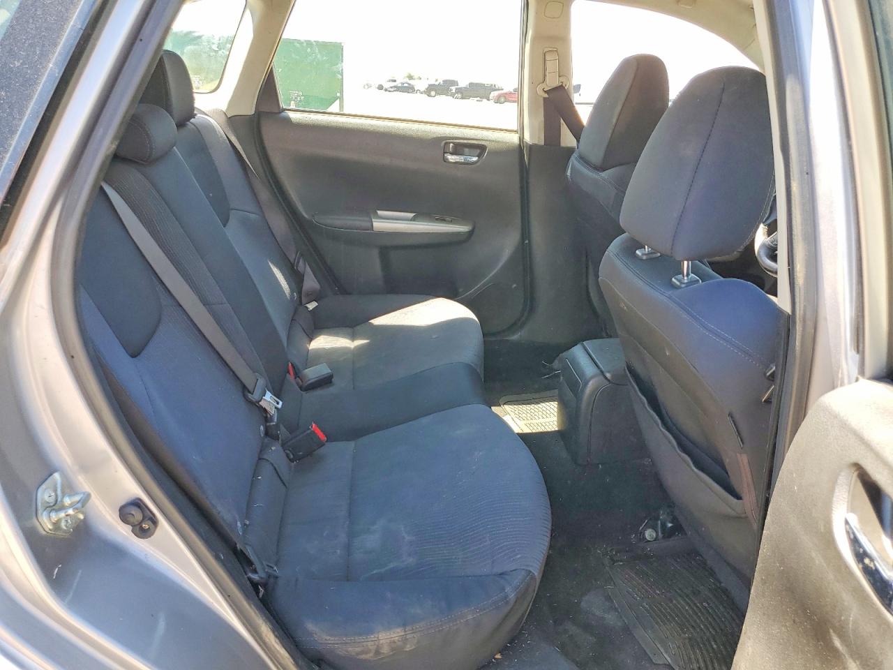 2010 Subaru Impreza 4d 4wd Silver vin: JF1GH6D68AH812700