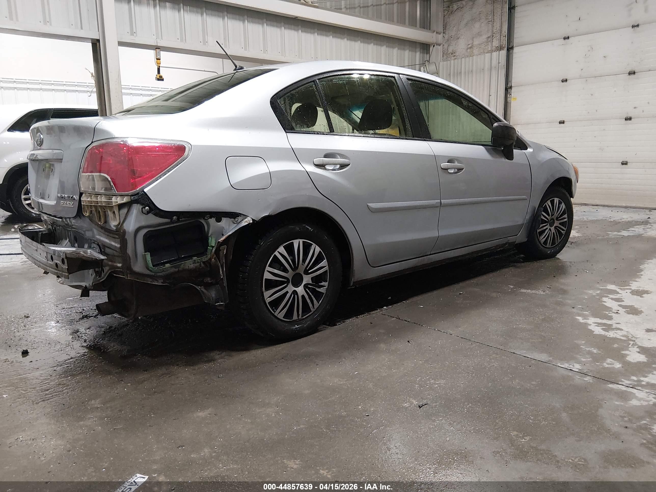 2014 Subaru Impreza 2.0i Silver vin: JF1GJAA61EH007638