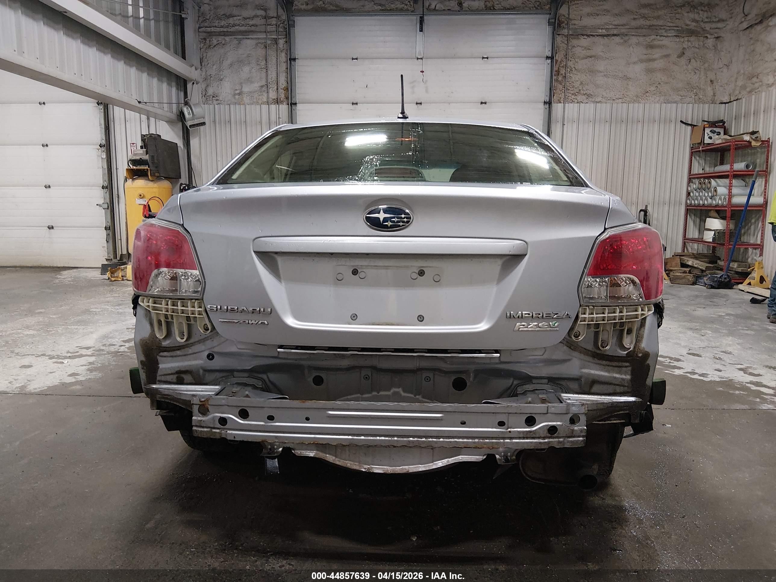 2014 Subaru Impreza 2.0i Silver vin: JF1GJAA61EH007638