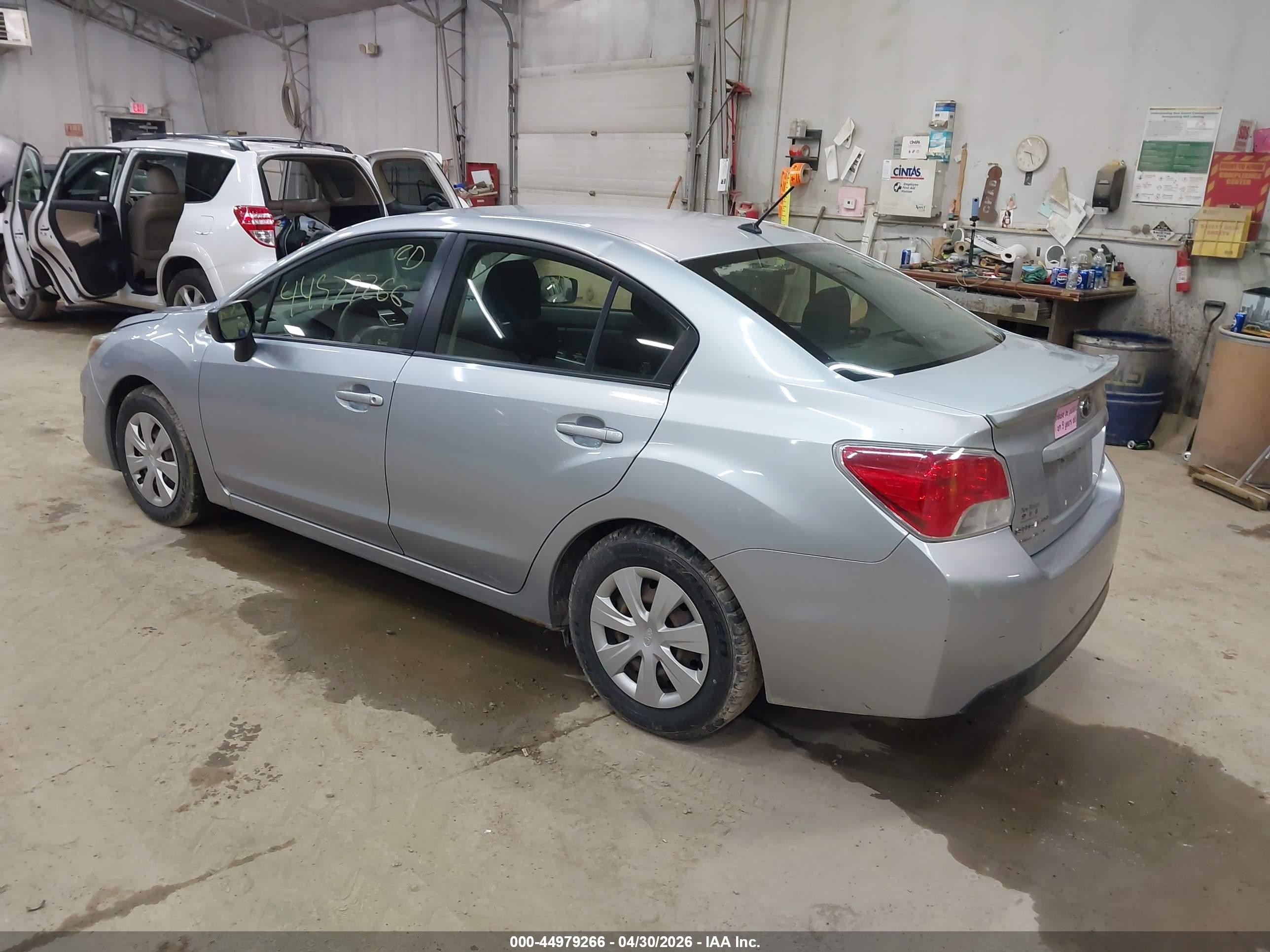 2015 Subaru Impreza 2.0i Silver vin: JF1GJAA61FH009729