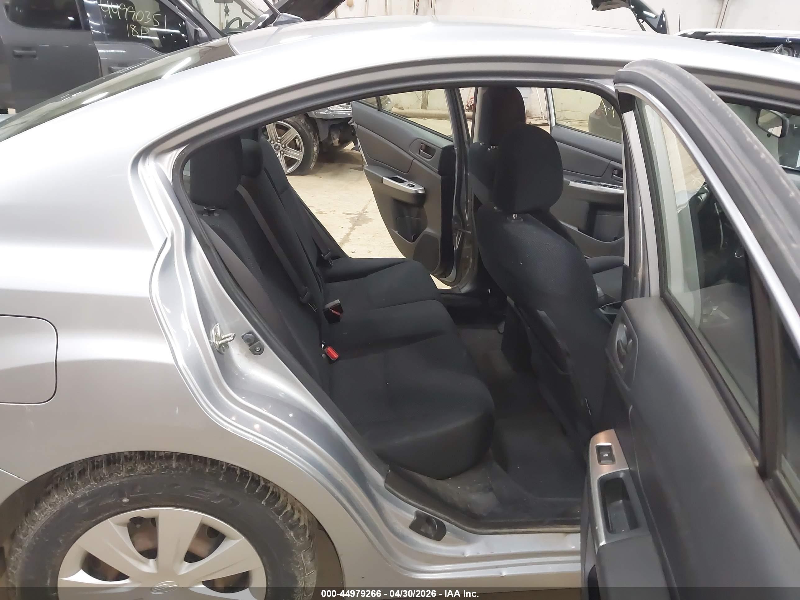 2015 Subaru Impreza 2.0i Silver vin: JF1GJAA61FH009729