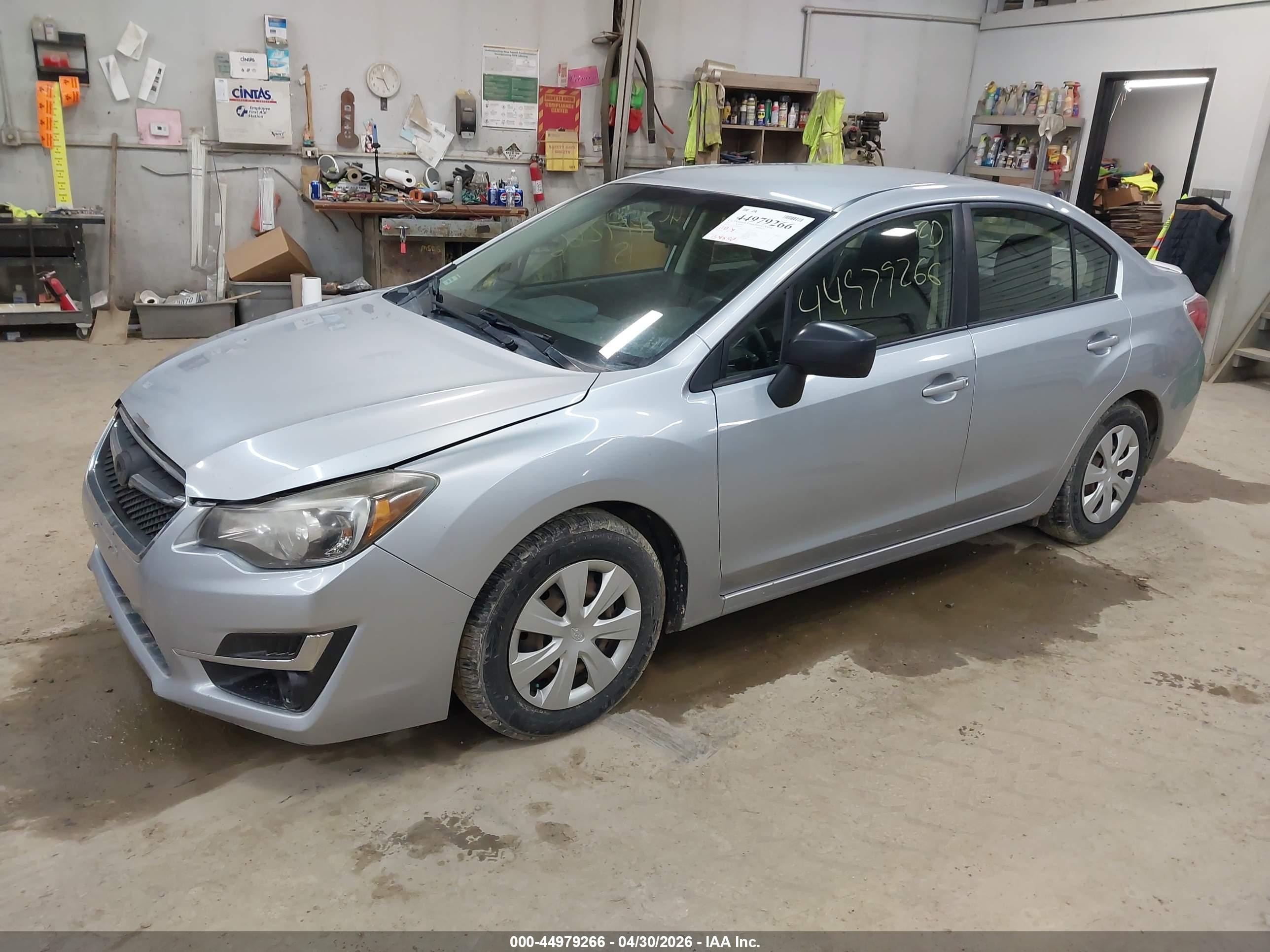 2015 Subaru Impreza 2.0i Silver vin: JF1GJAA61FH009729
