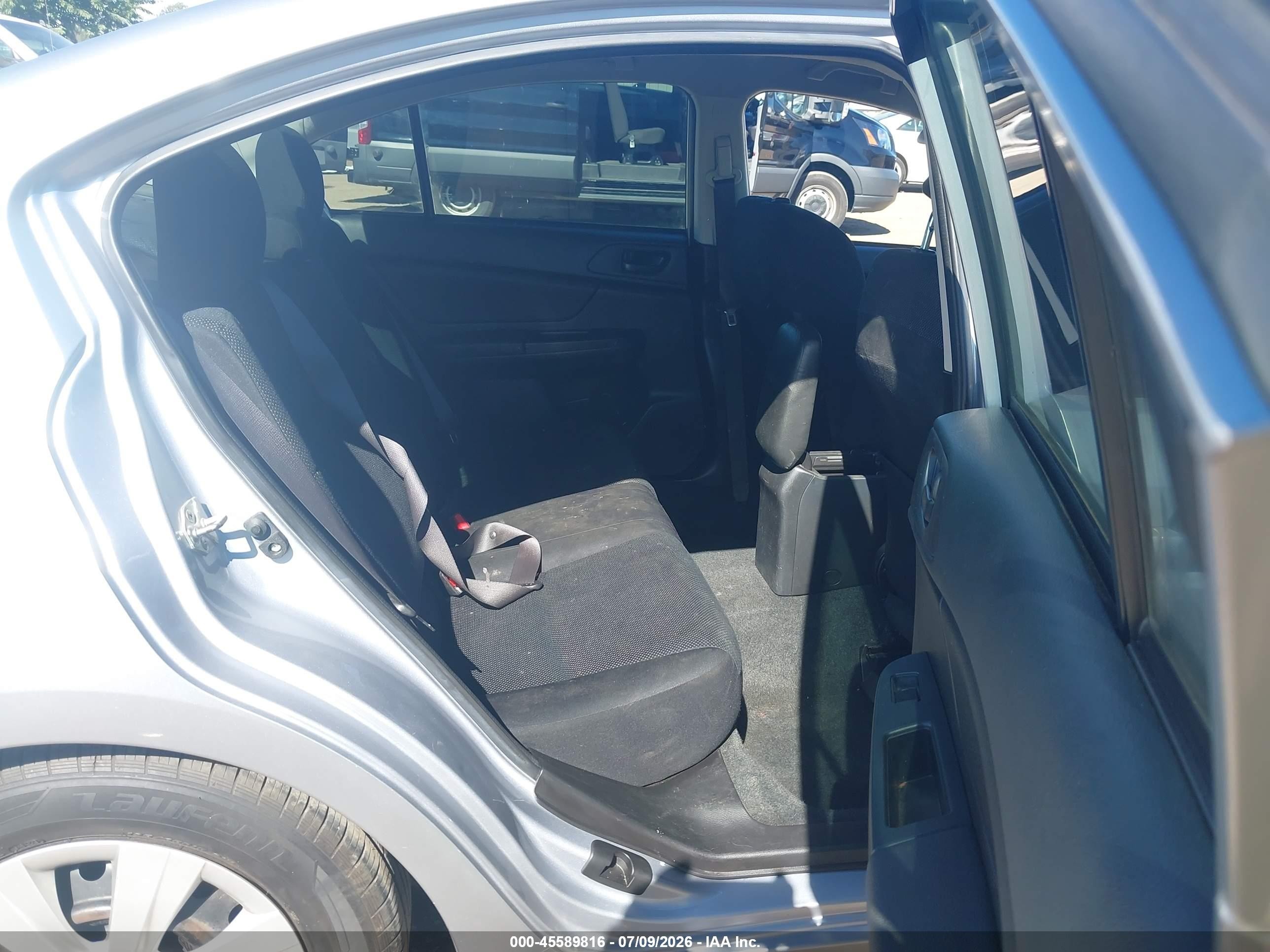2013 Subaru Impreza 2.0i Silver vin: JF1GJAA62DH023670