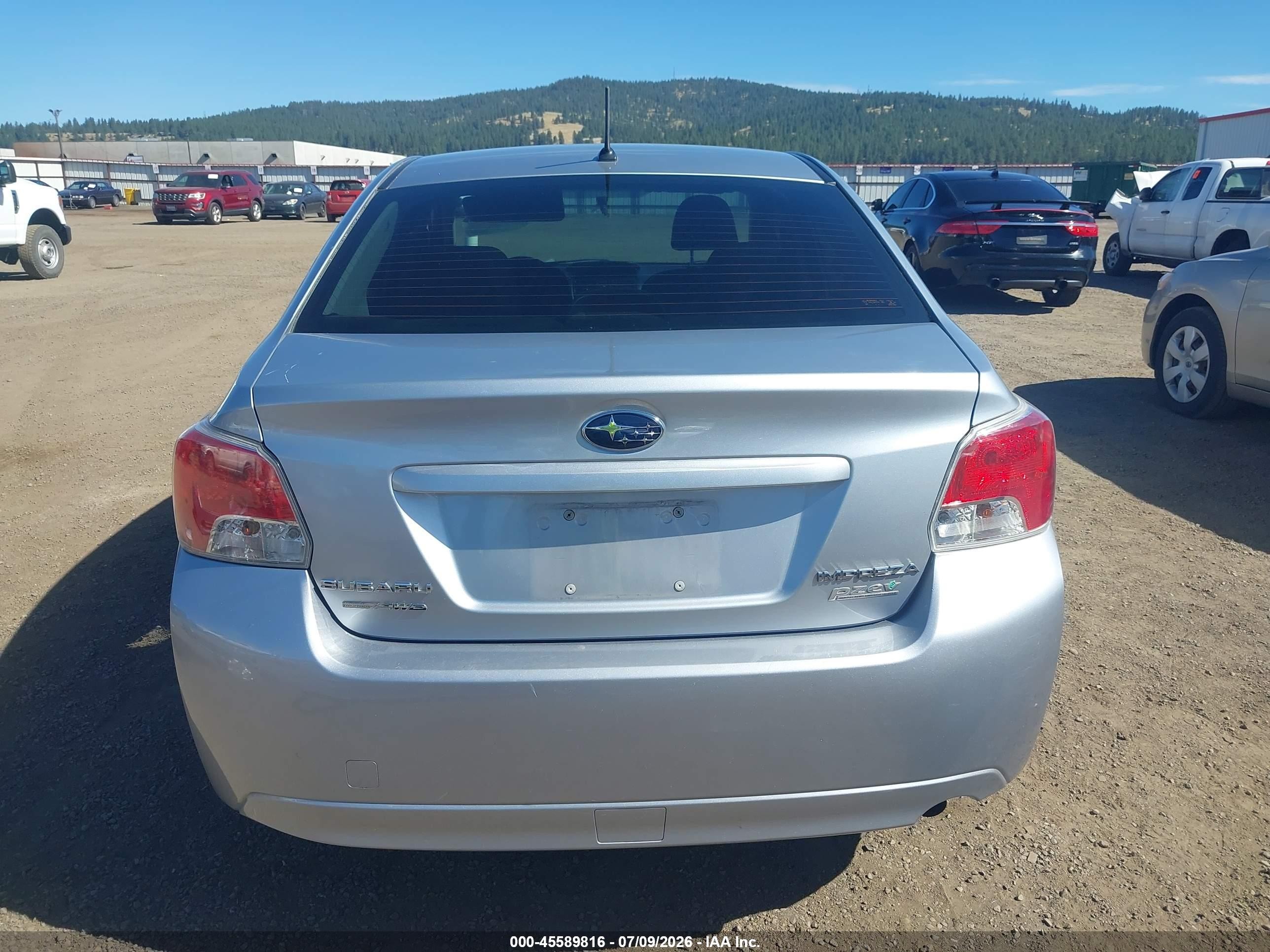 2013 Subaru Impreza 2.0i Silver vin: JF1GJAA62DH023670