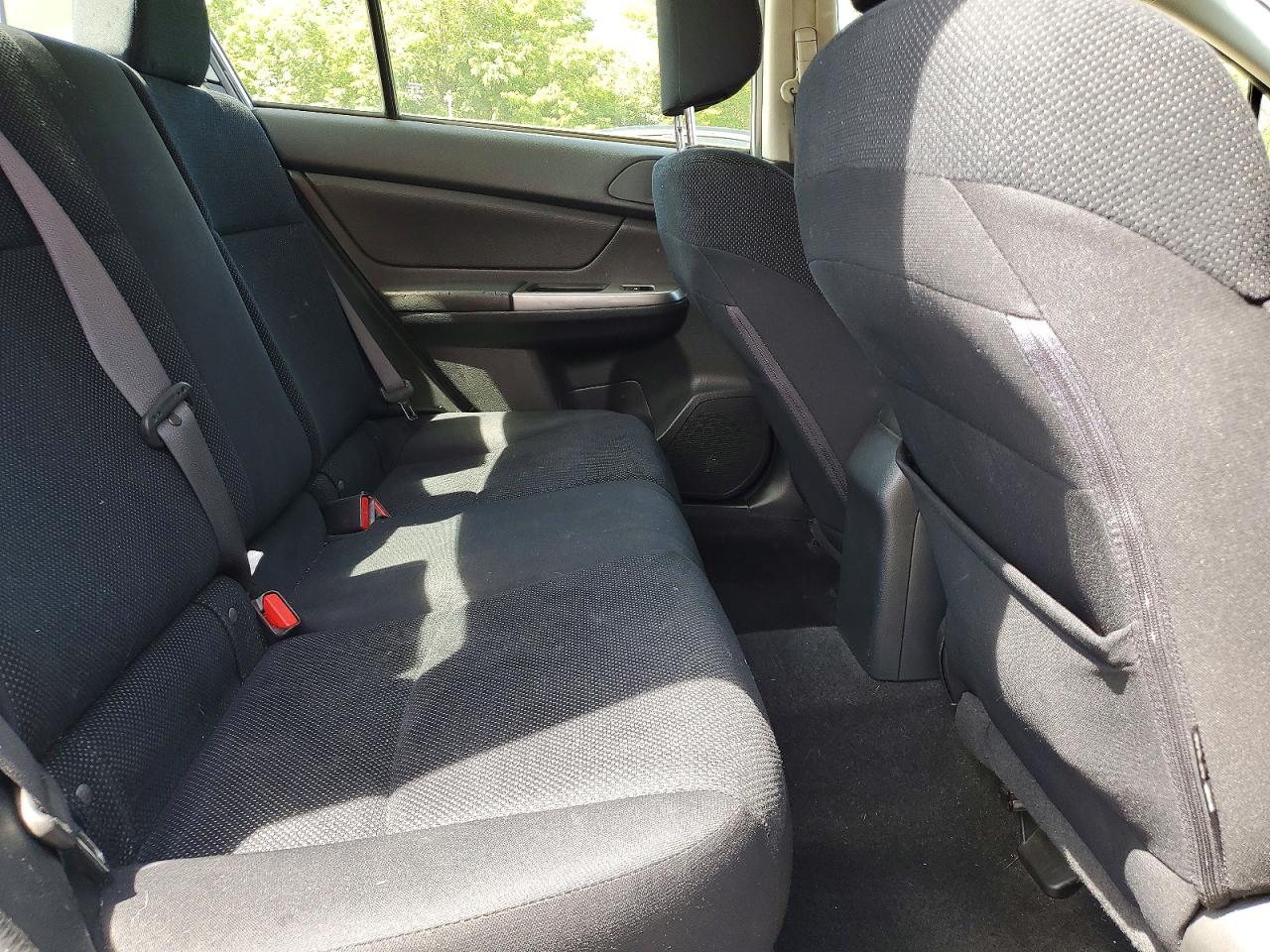 2015 Subaru Impreza Silver vin: JF1GJAA62FG009888