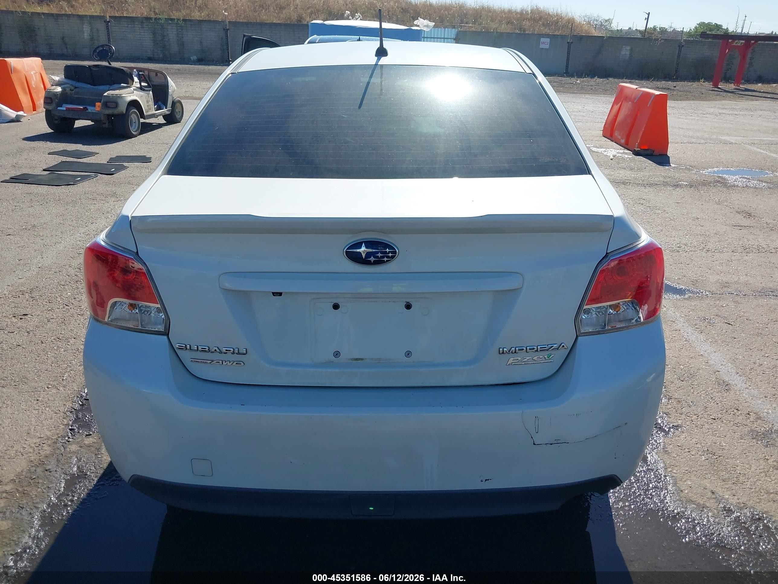 2015 Subaru Impreza 2.0i White vin: JF1GJAA62FH010307