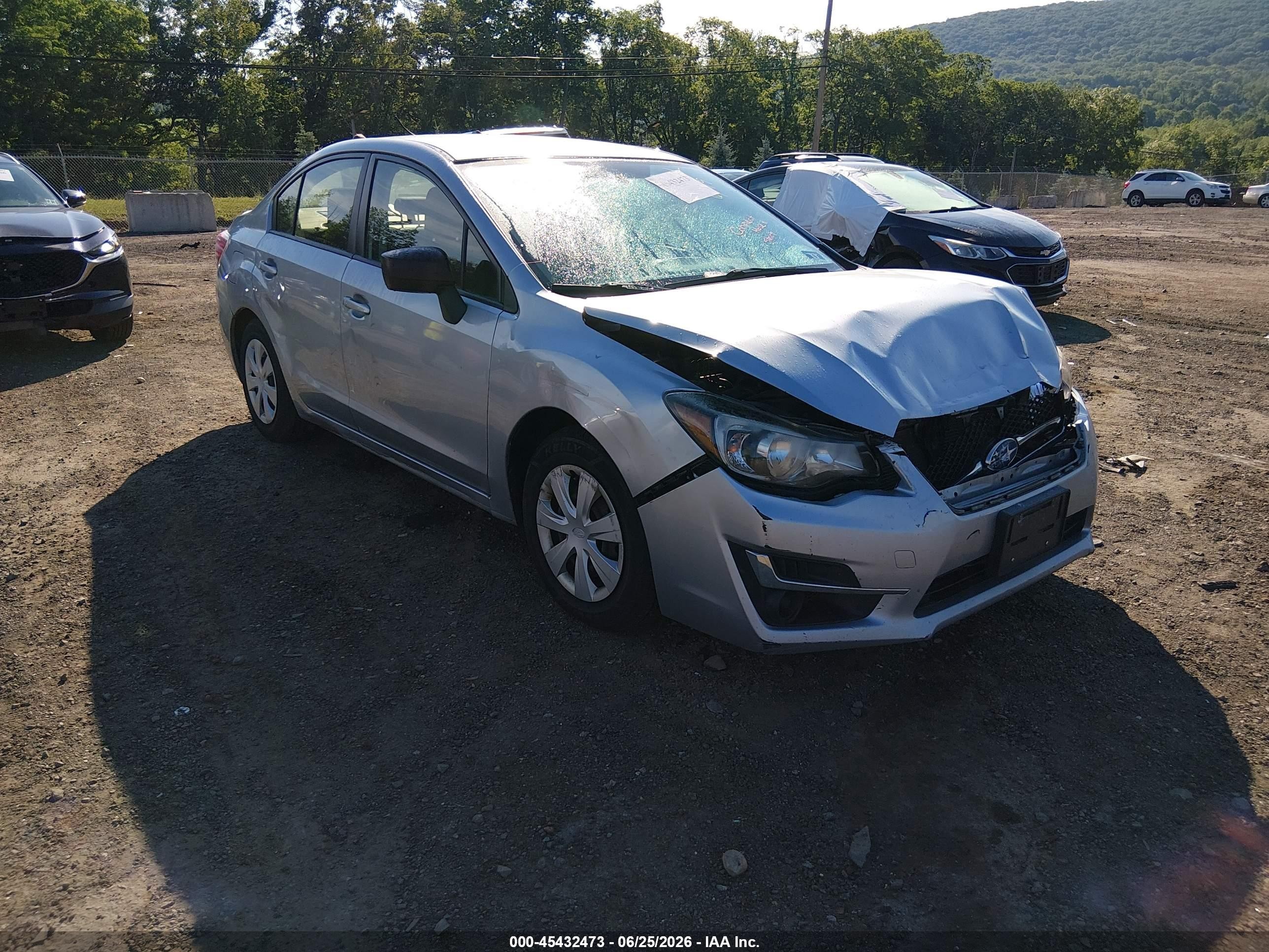 2015 Subaru Impreza 2.0i Серебряный vin: JF1GJAA62FH018536