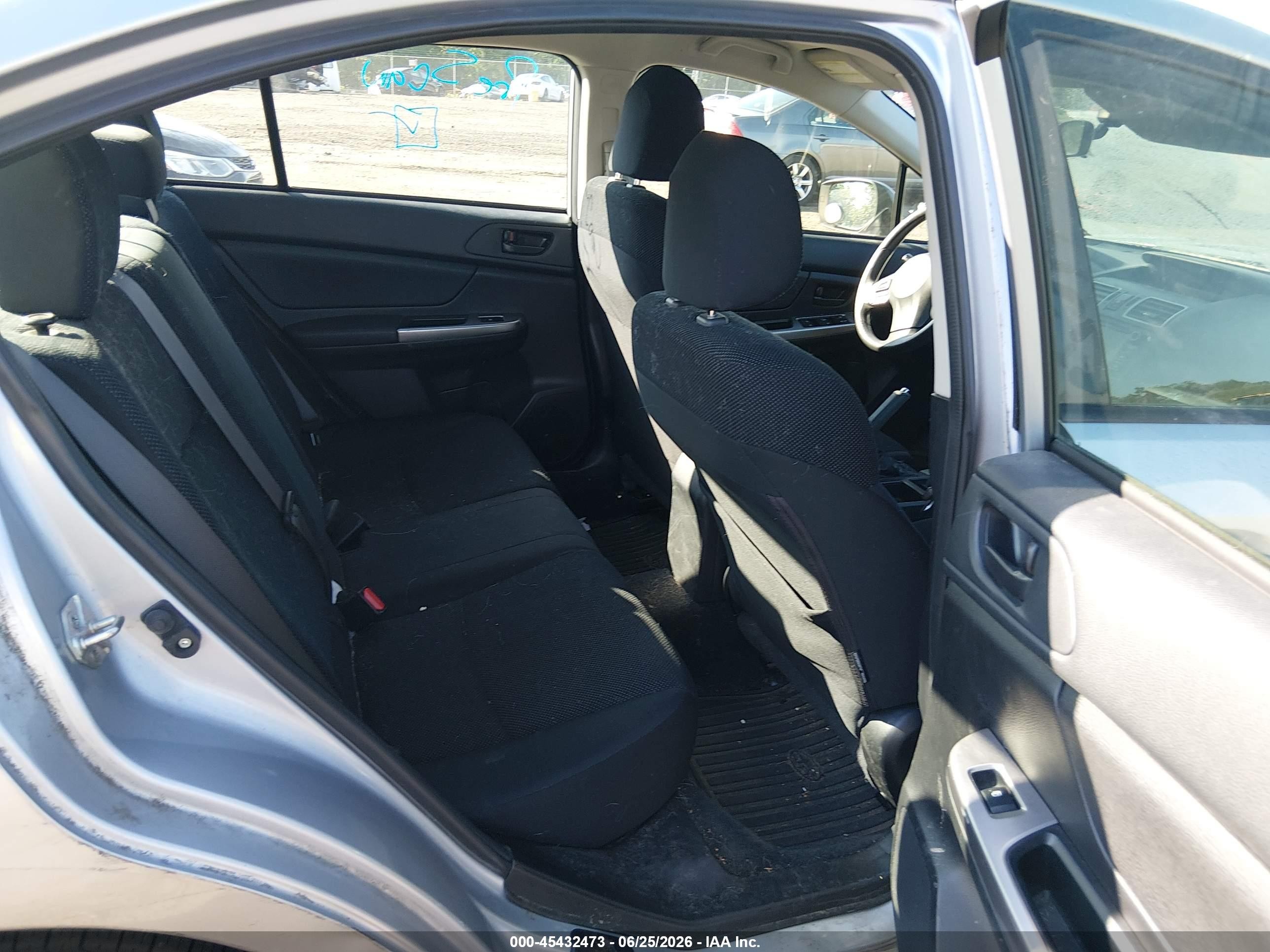 2015 Subaru Impreza 2.0i Серебряный vin: JF1GJAA62FH018536